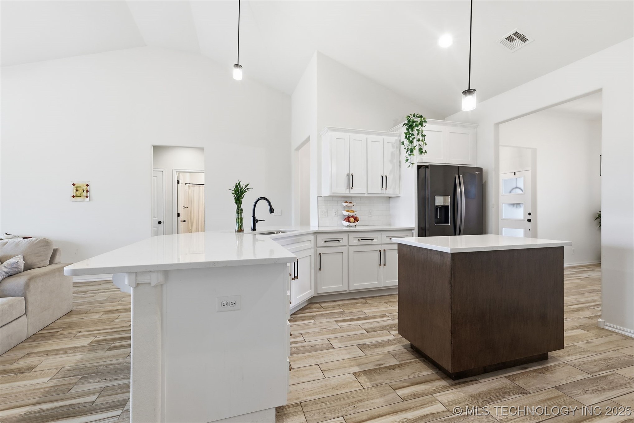 10712 N 121 Avenue E