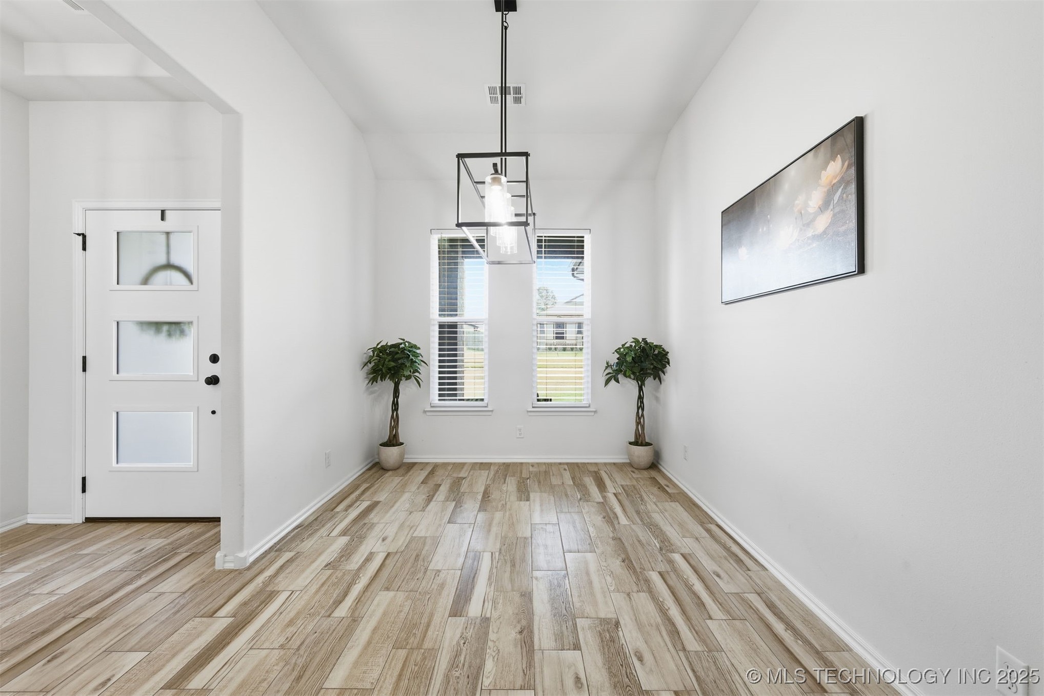 10712 N 121 Avenue E