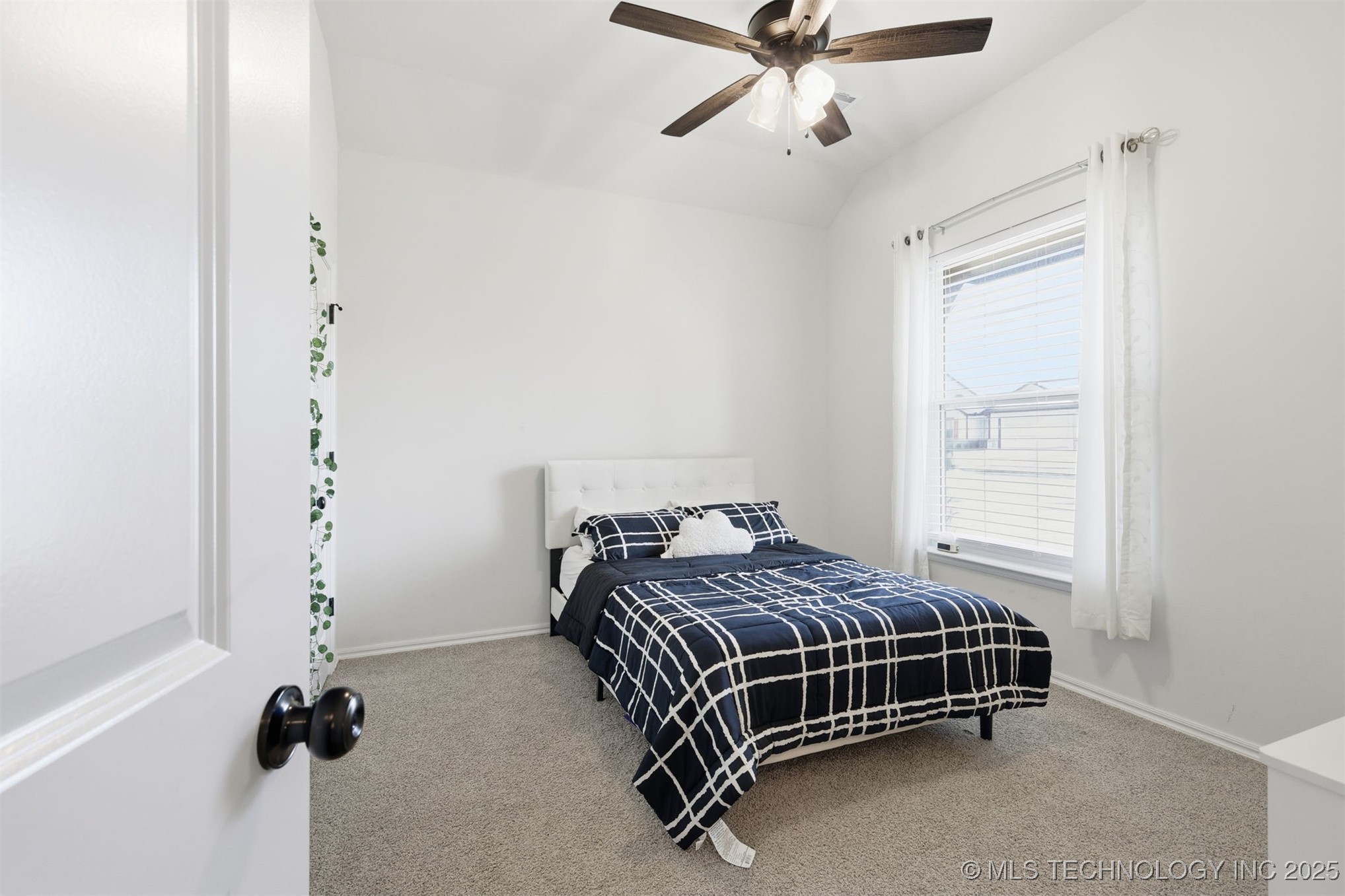 10712 N 121 Avenue E