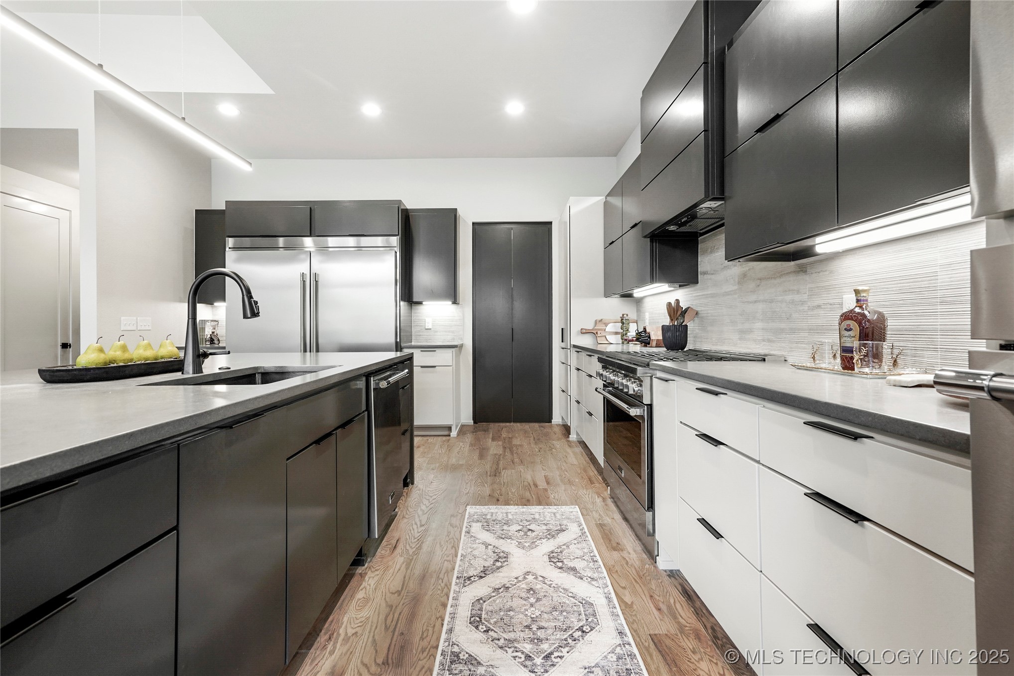 3008 S Boston Court