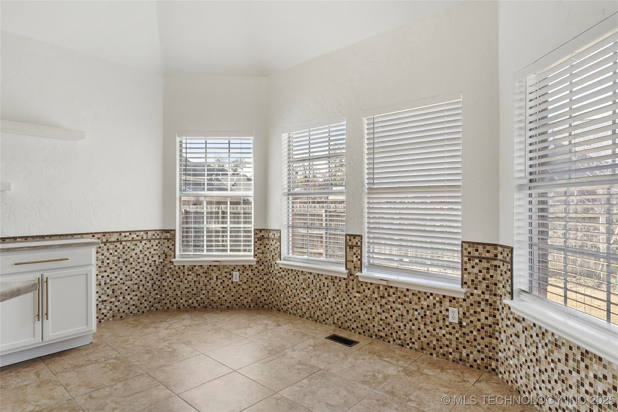 8524 S 99th East Avenue