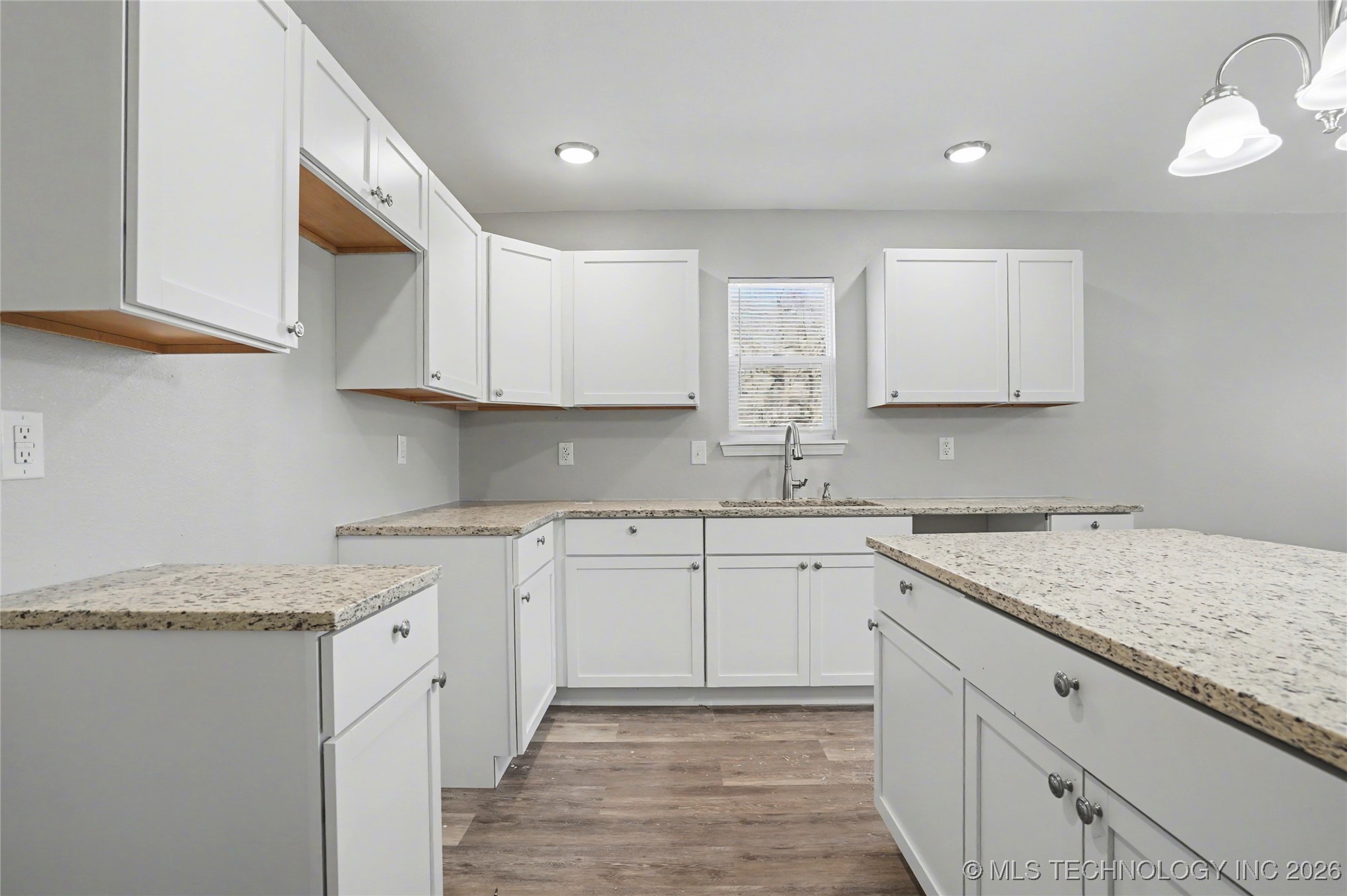 1025 N Quincy Avenue