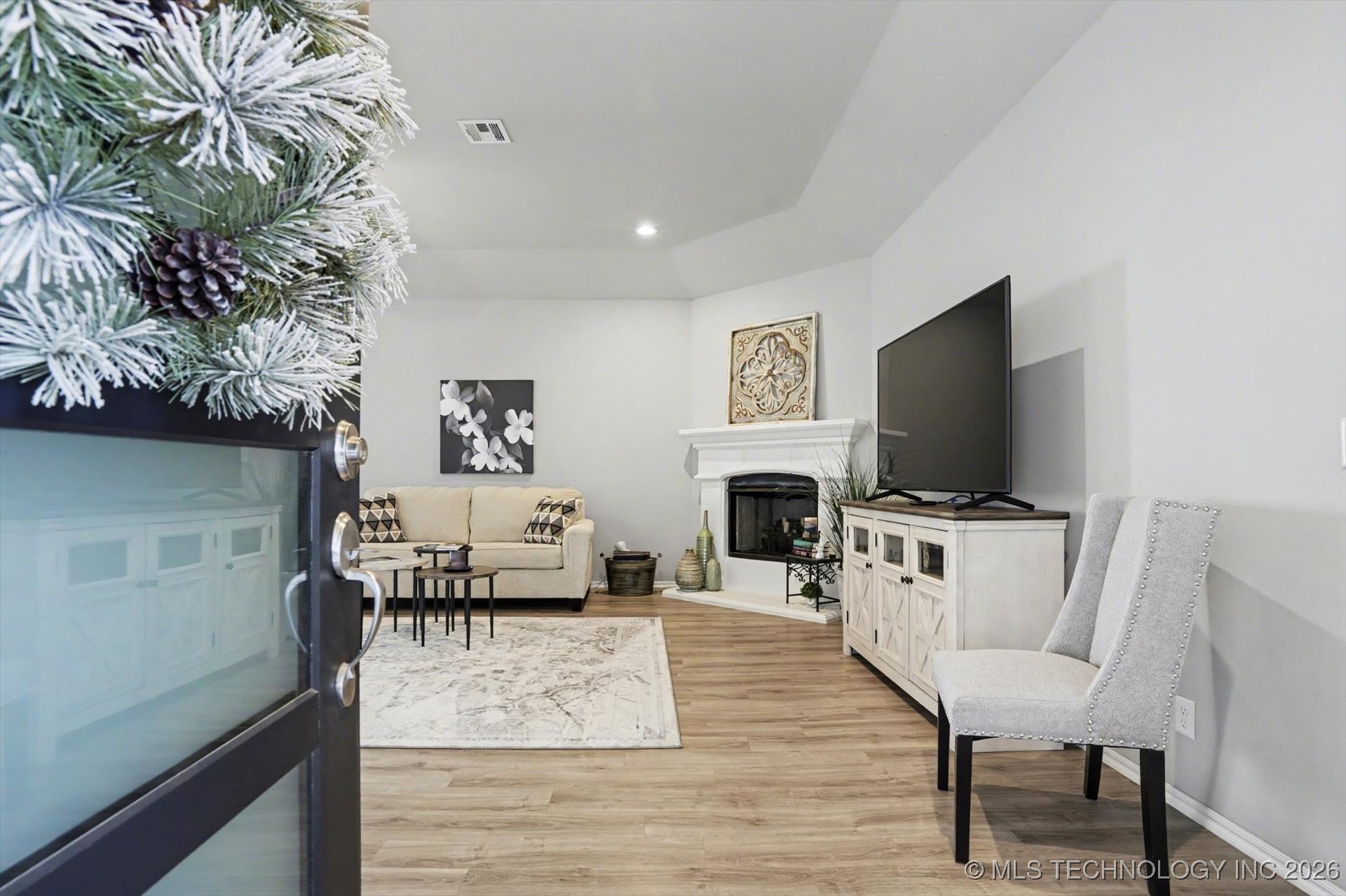 1907 W Imperial Street