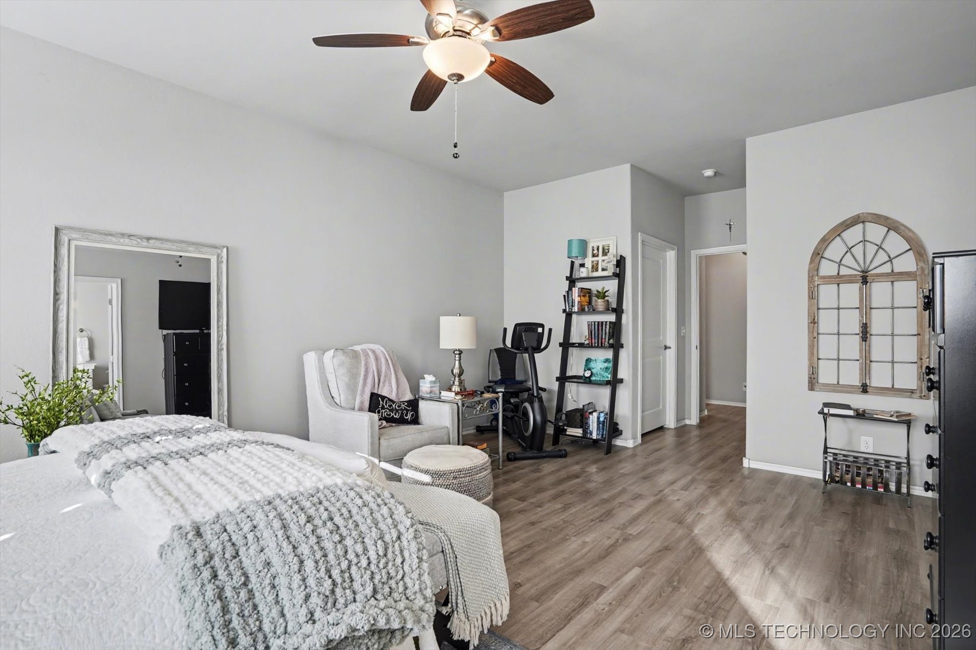 1907 W Imperial Street