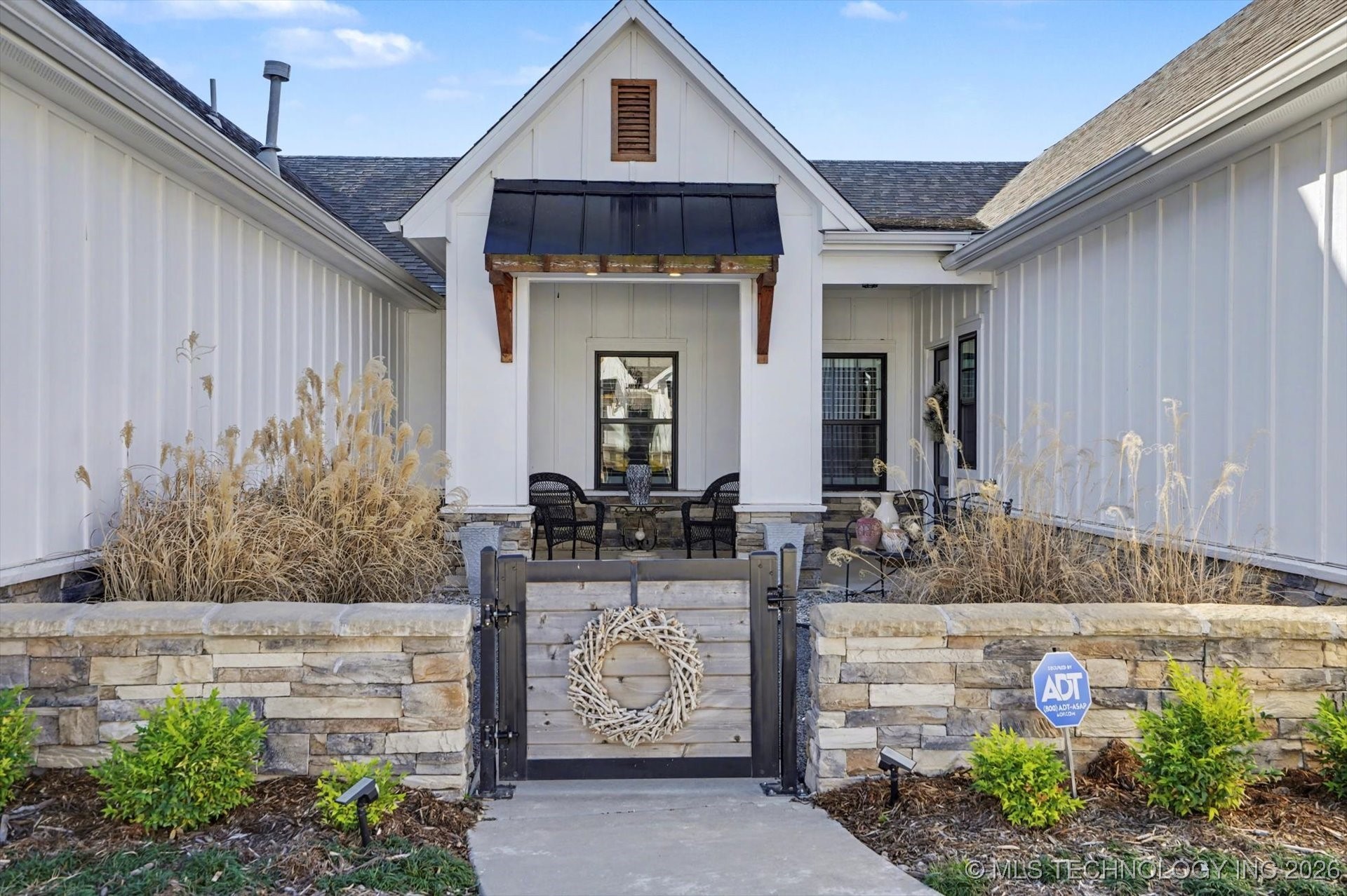 1907 W Imperial Street