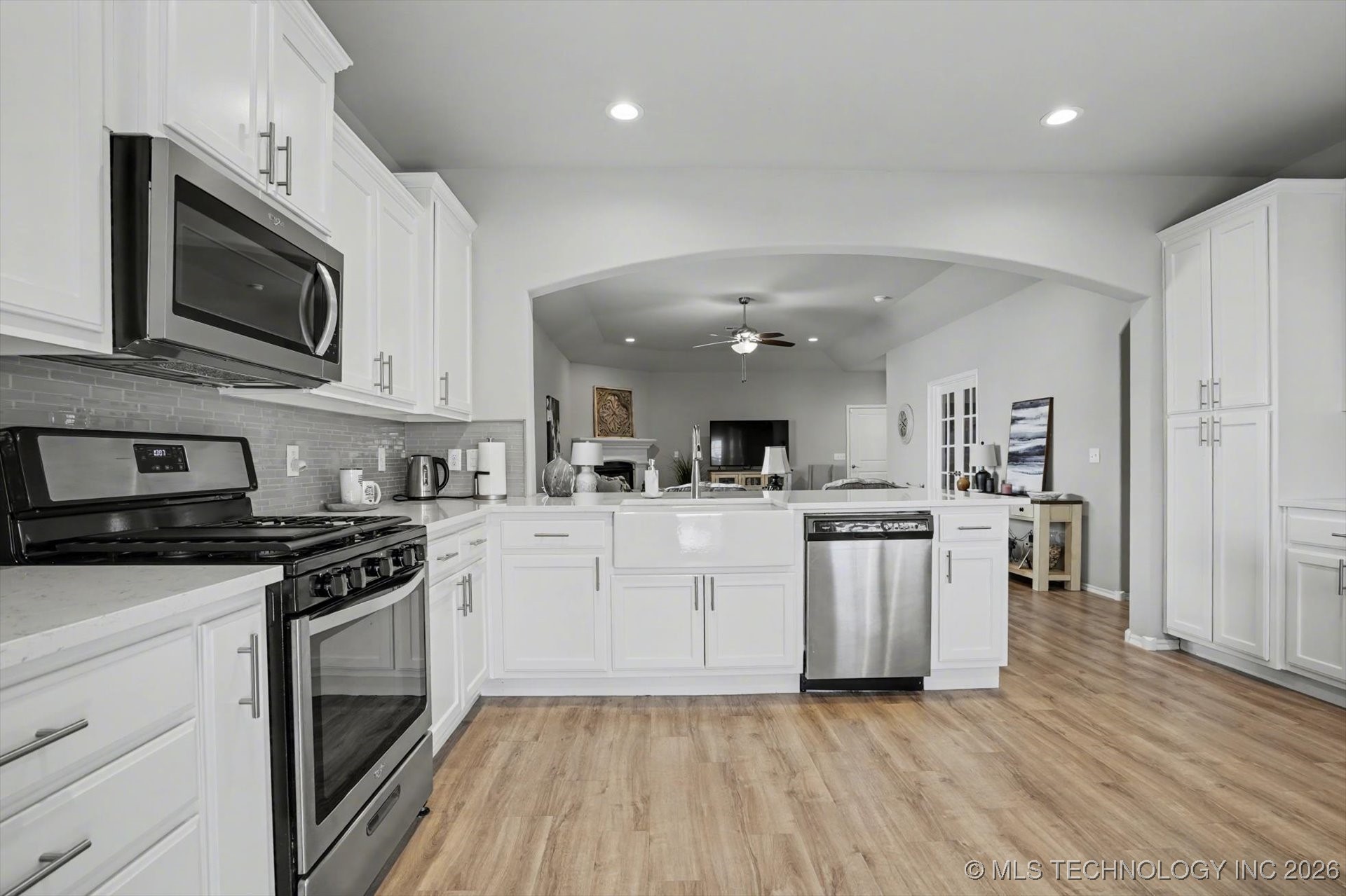 1907 W Imperial Street