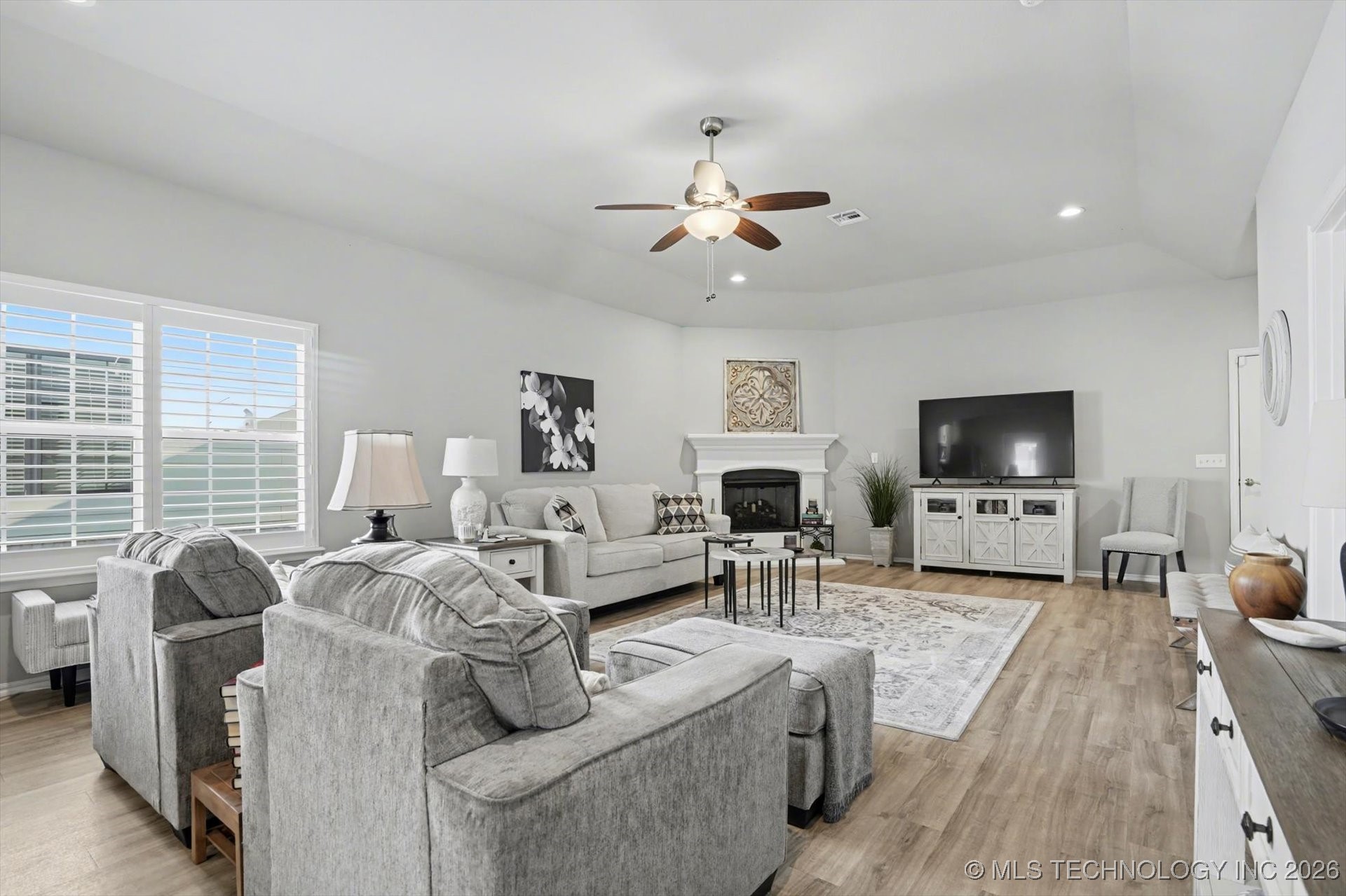 1907 W Imperial Street