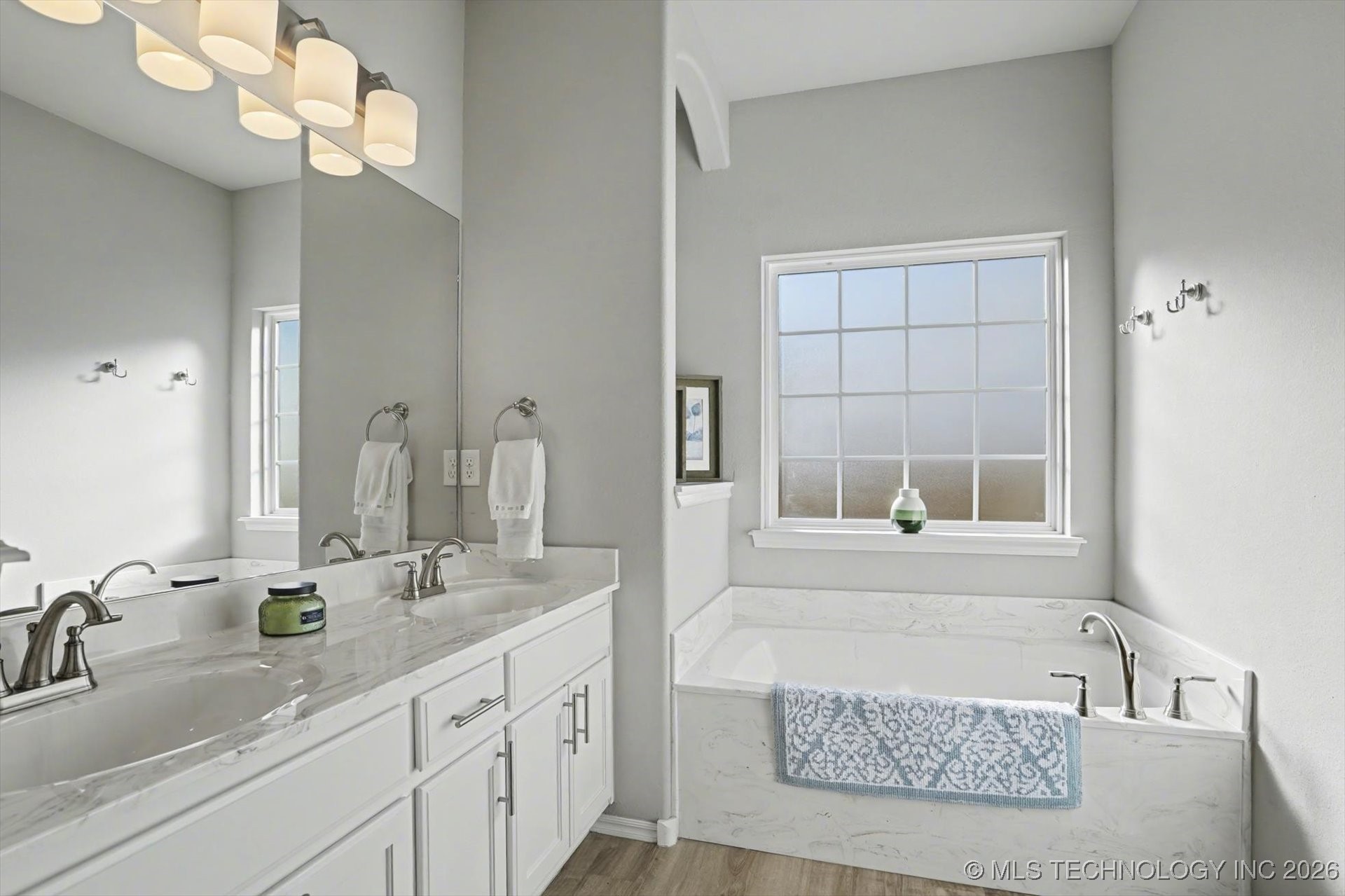 1907 W Imperial Street