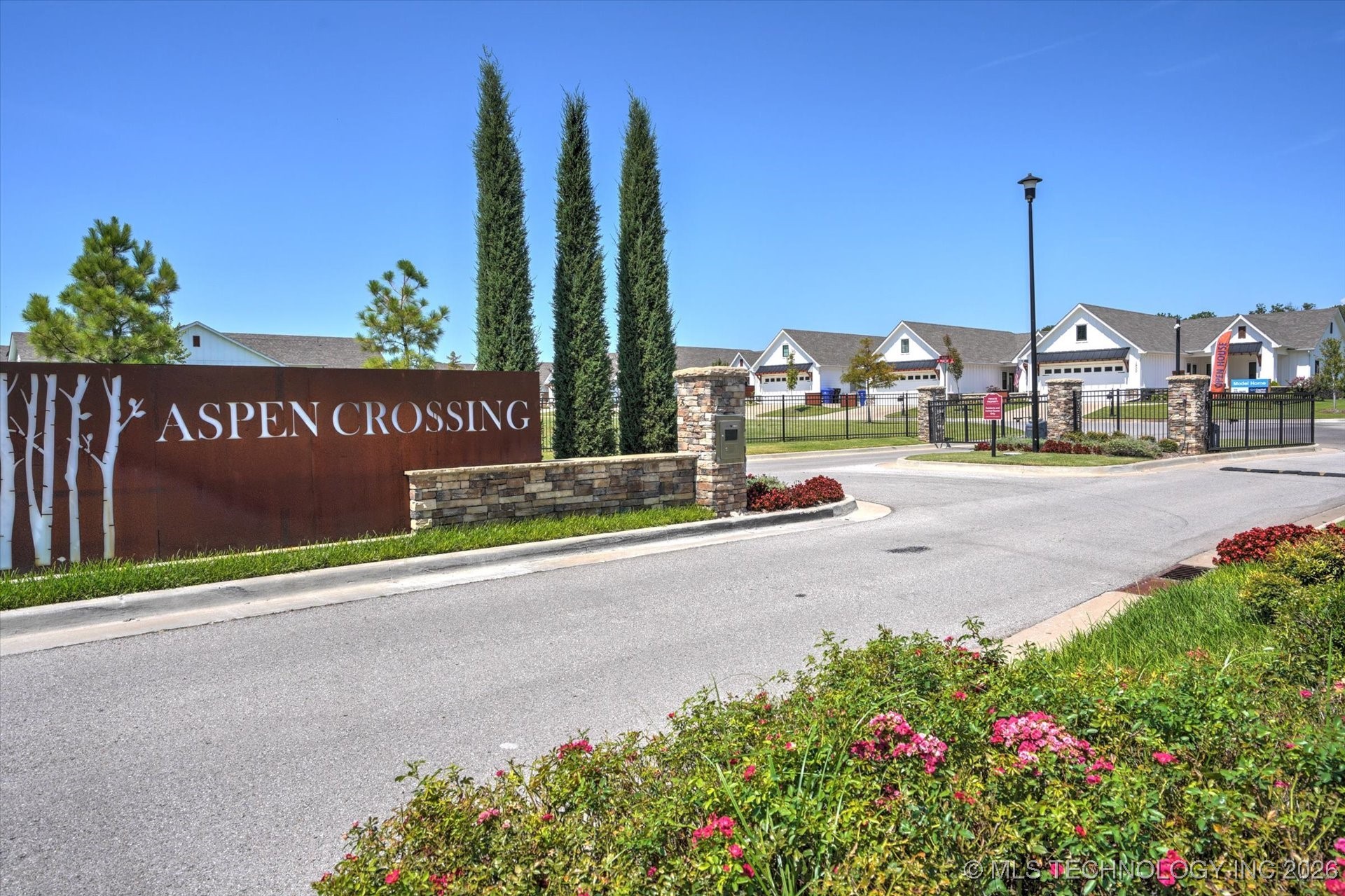 1907 W Imperial Street