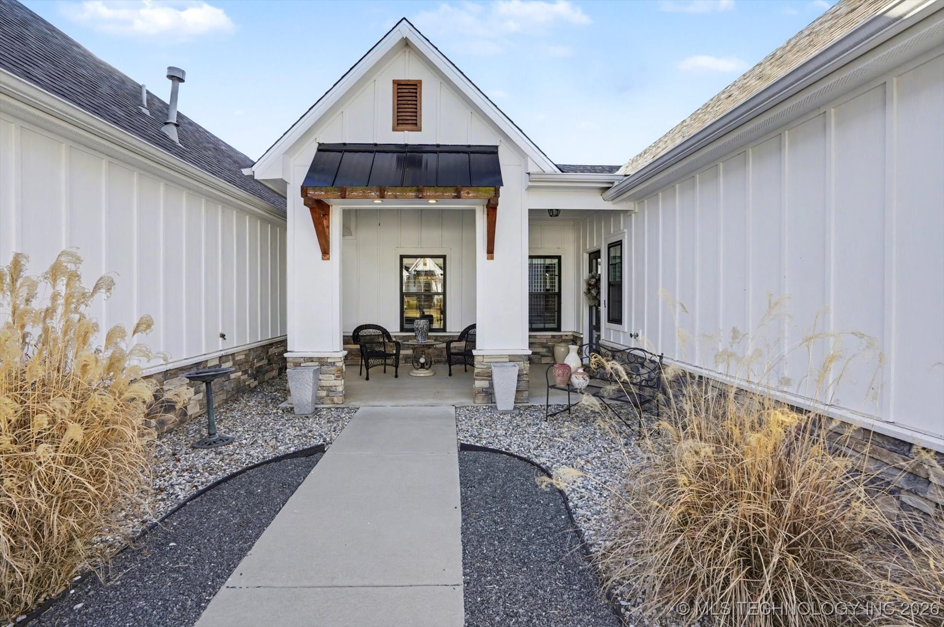 1907 W Imperial Street