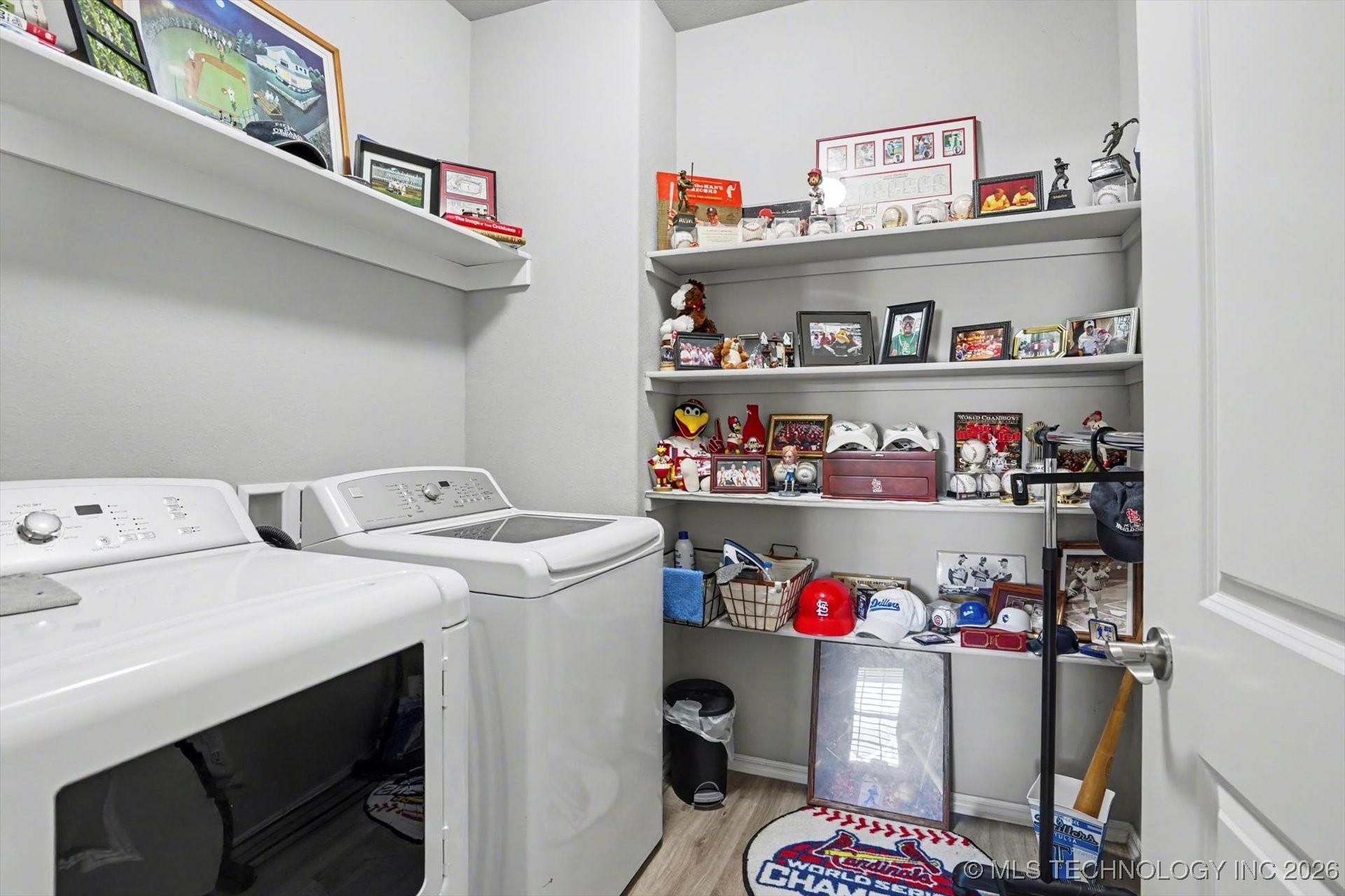 1907 W Imperial Street