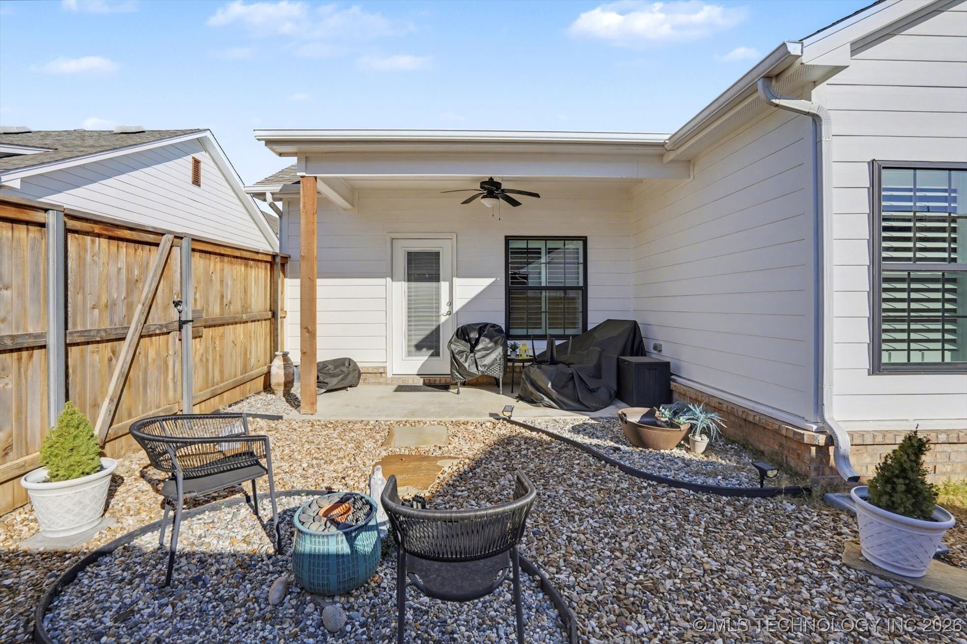 1907 W Imperial Street