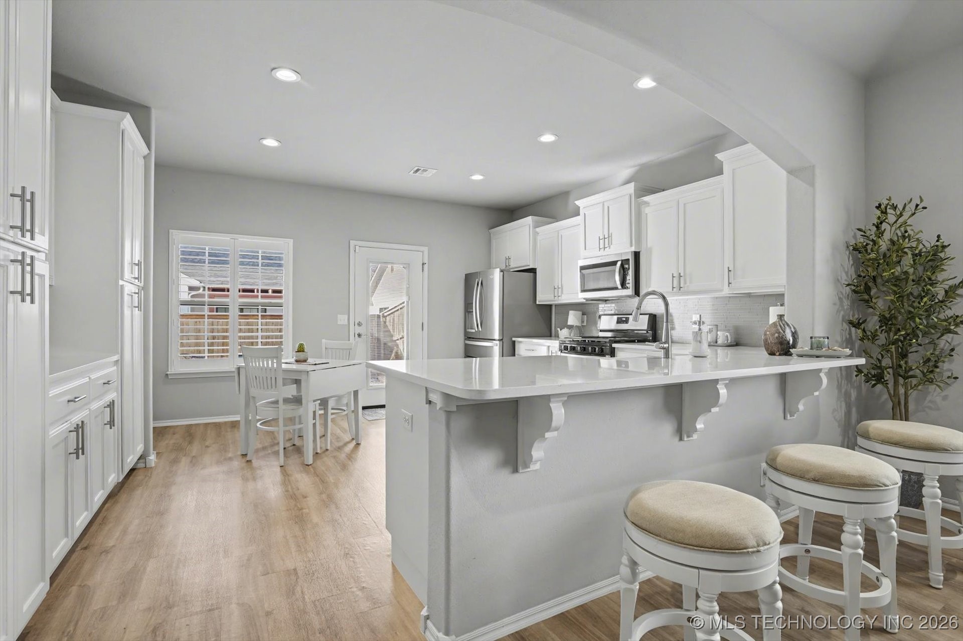 1907 W Imperial Street