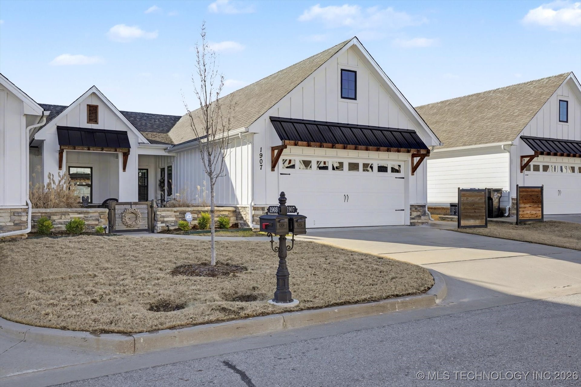 1907 W Imperial Street