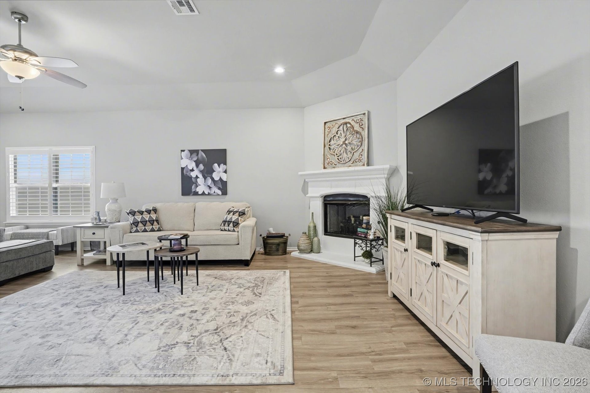 1907 W Imperial Street