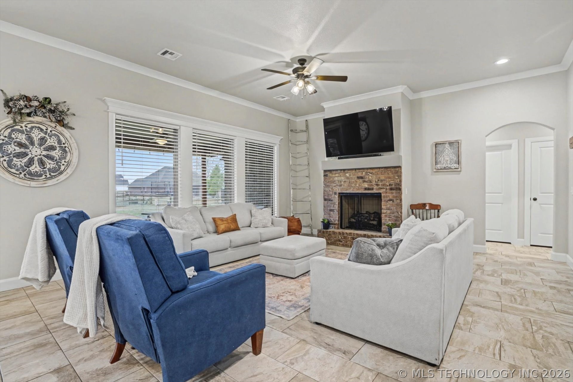 8905 E Commercial Street