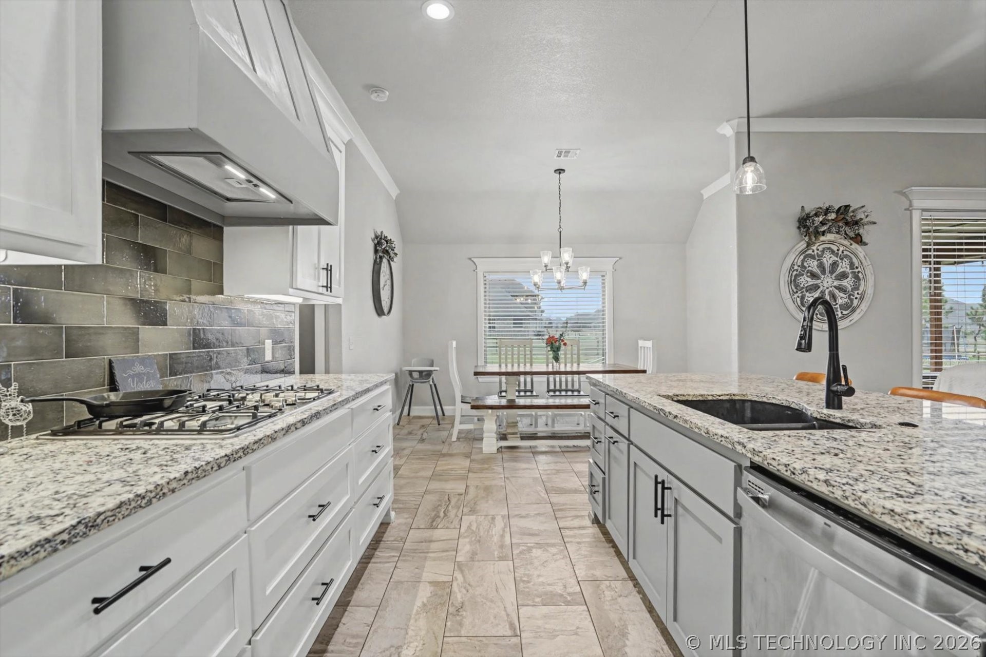 8905 E Commercial Street