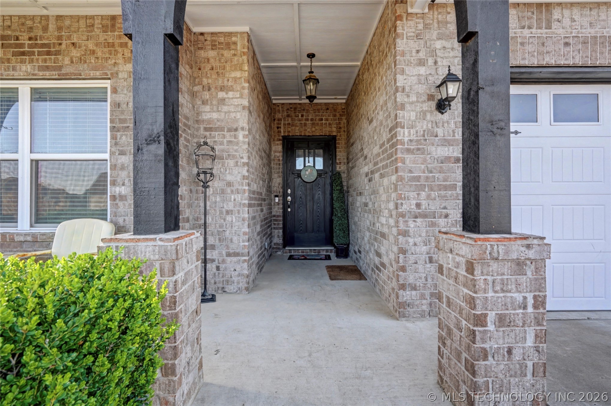 7323 E Oak Ridge Street