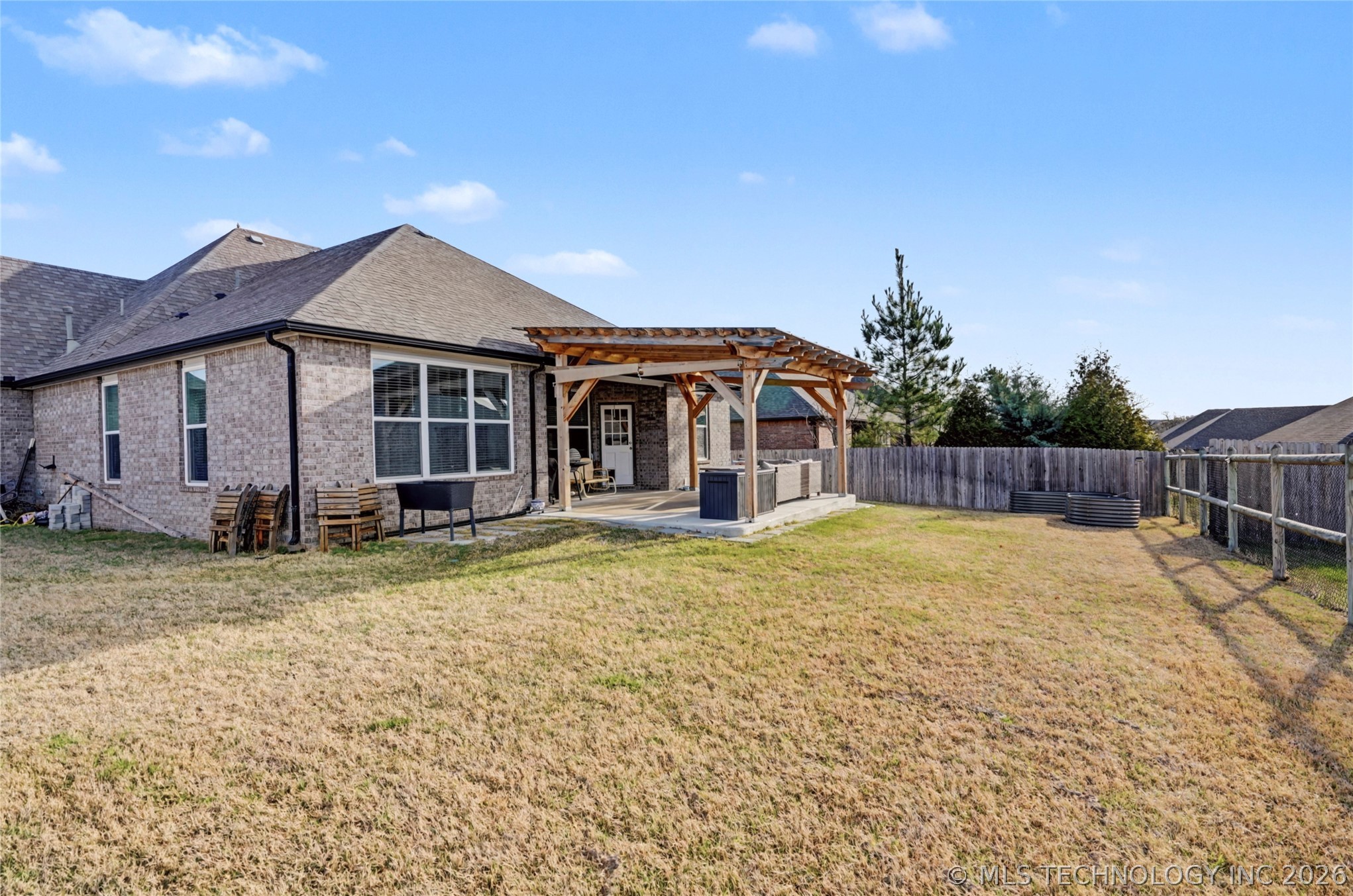 7323 E Oak Ridge Street