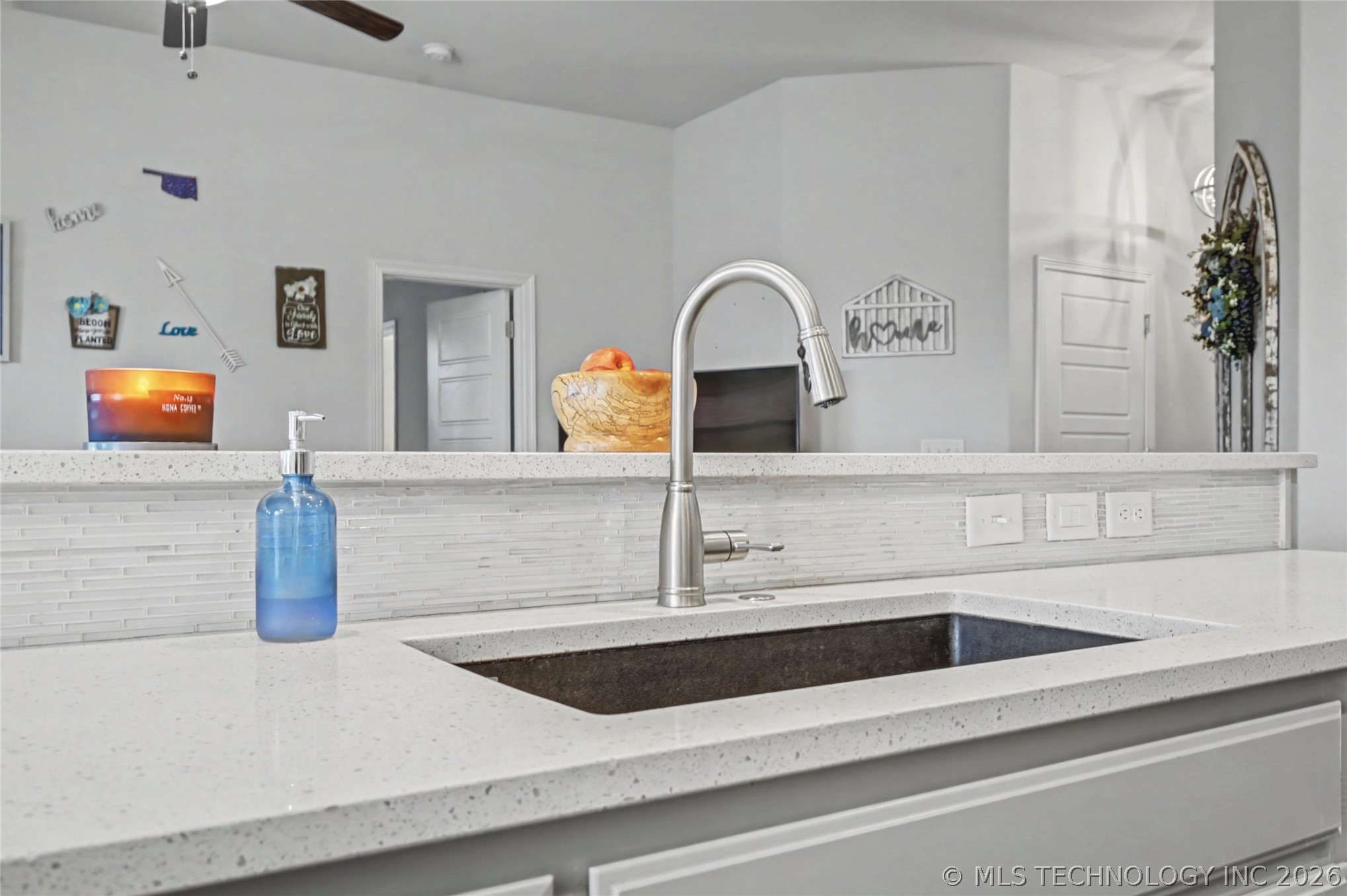 7323 E Oak Ridge Street