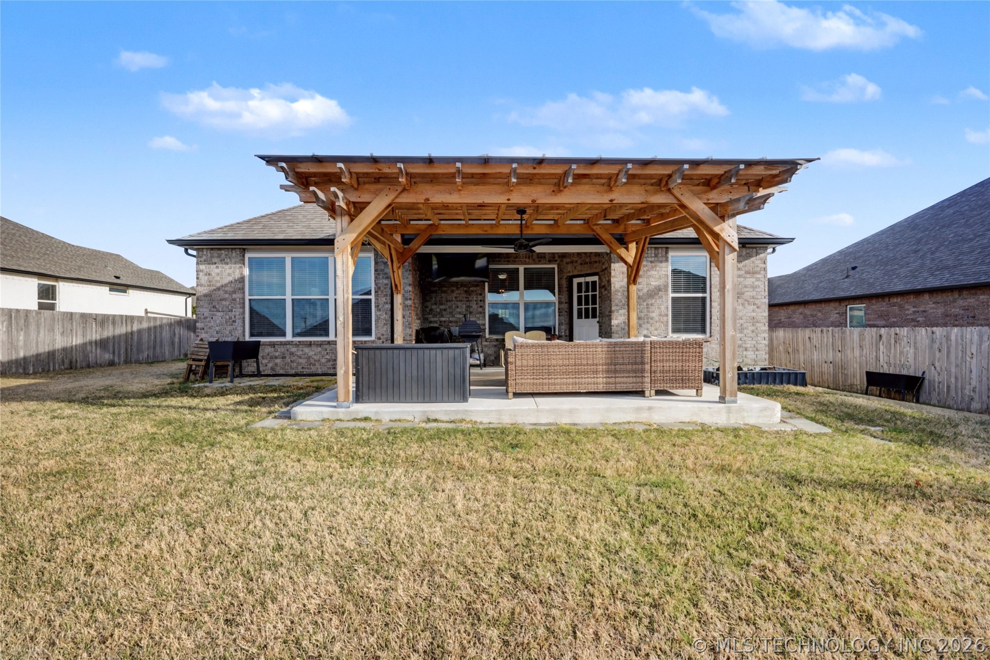 7323 E Oak Ridge Street