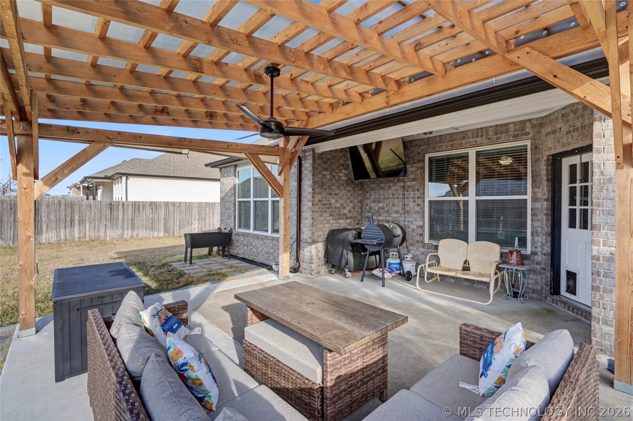 7323 E Oak Ridge Street