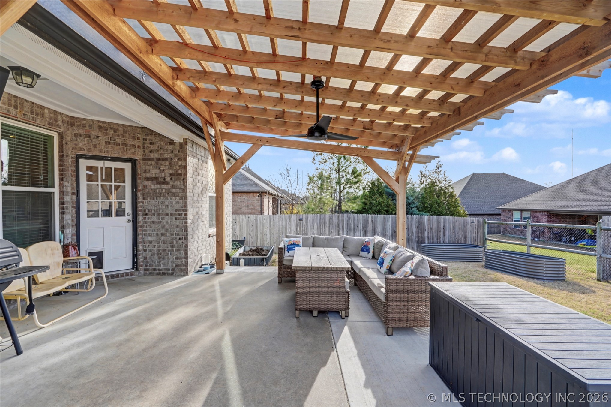 7323 E Oak Ridge Street