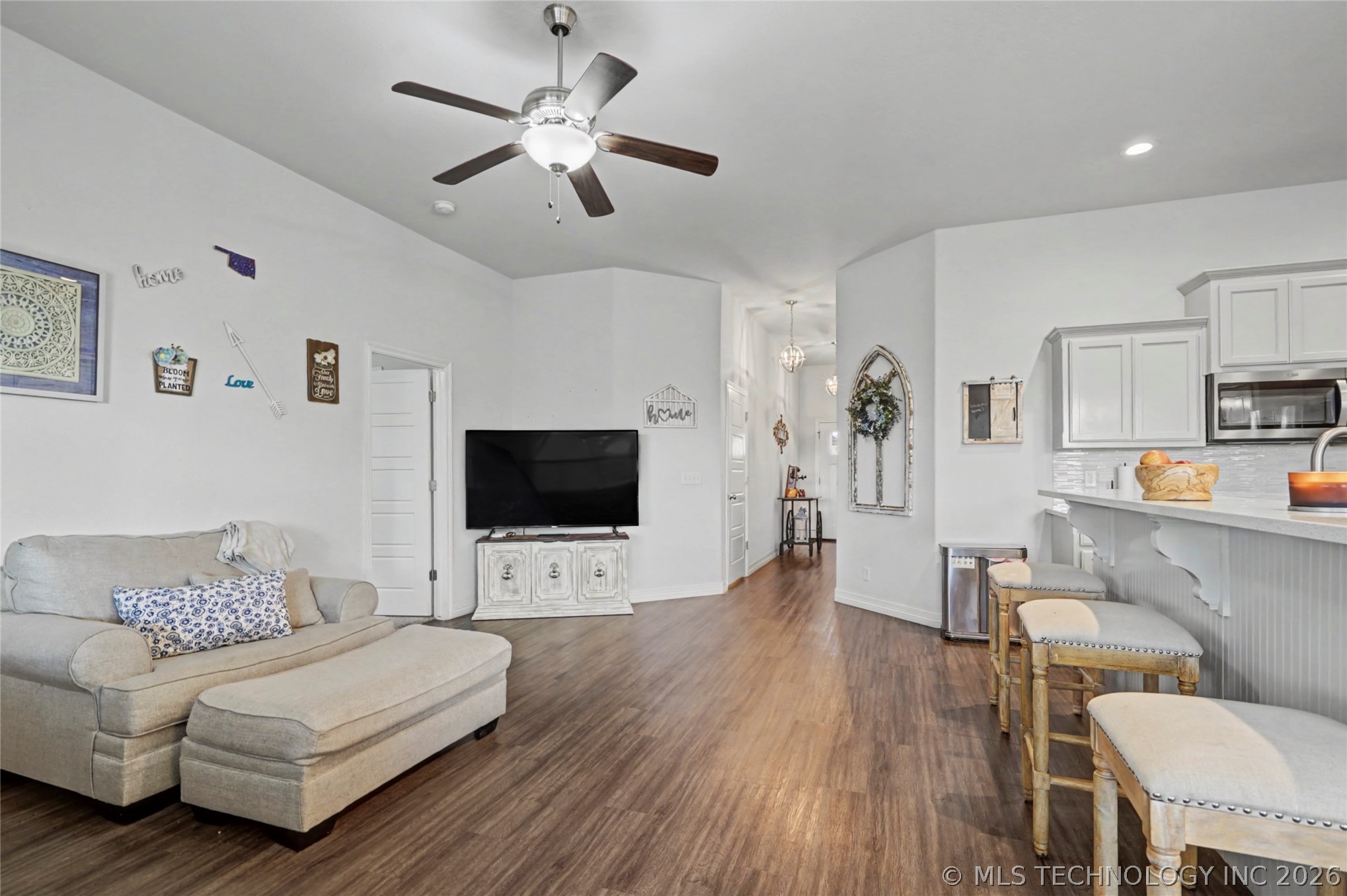 7323 E Oak Ridge Street