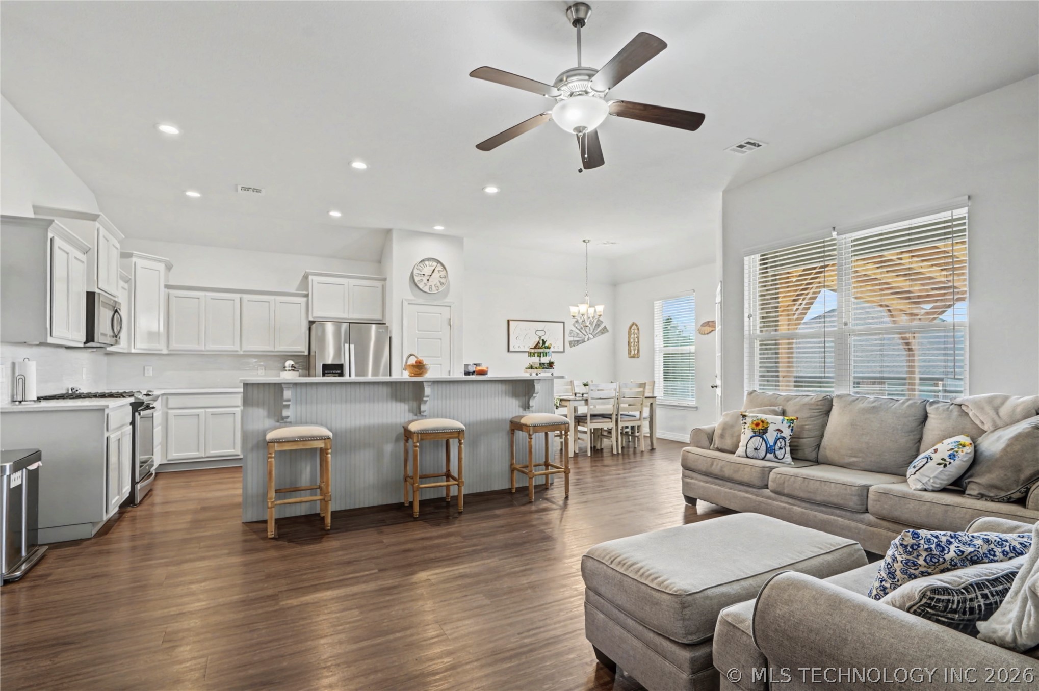 7323 E Oak Ridge Street