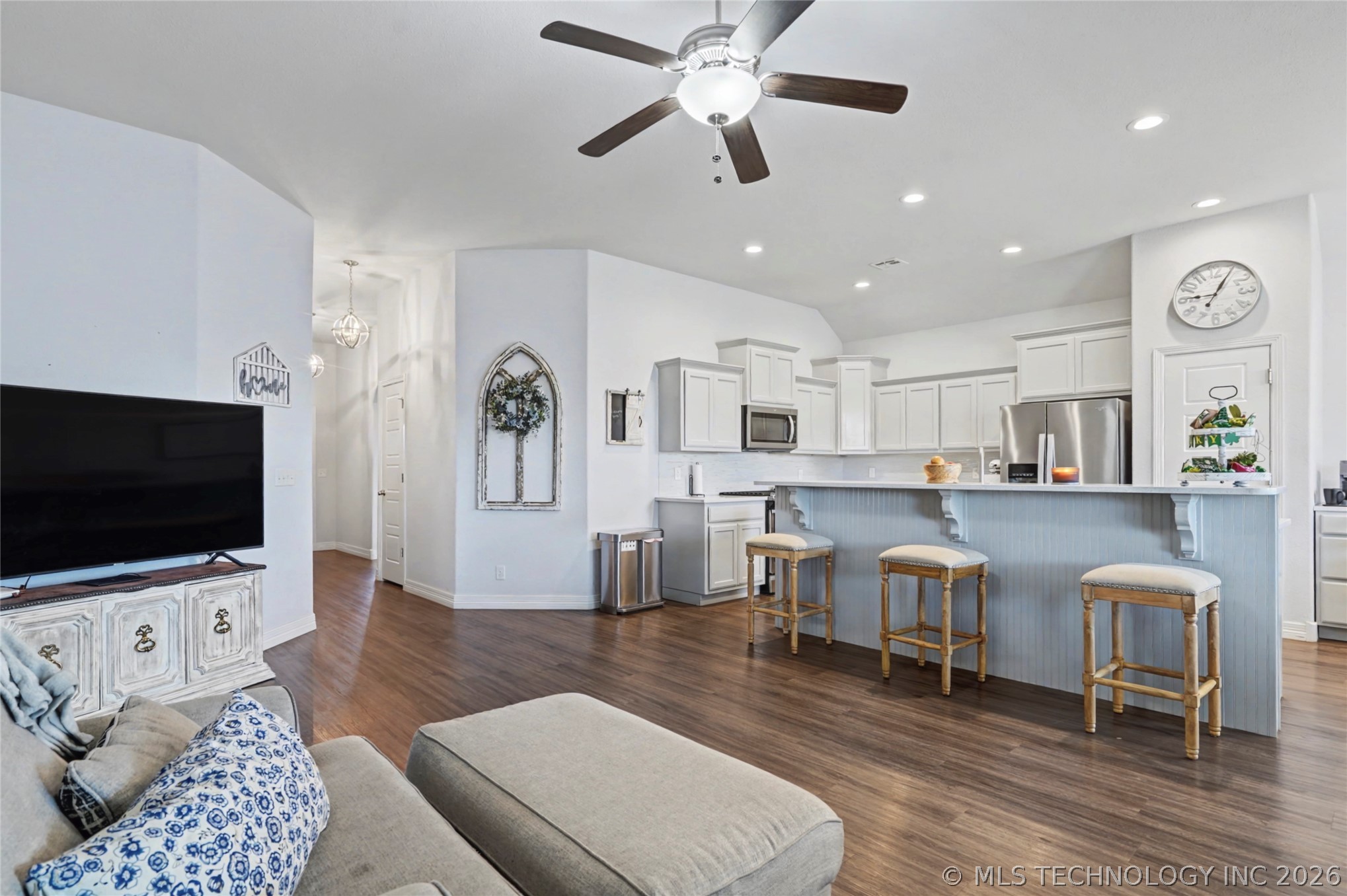 7323 E Oak Ridge Street