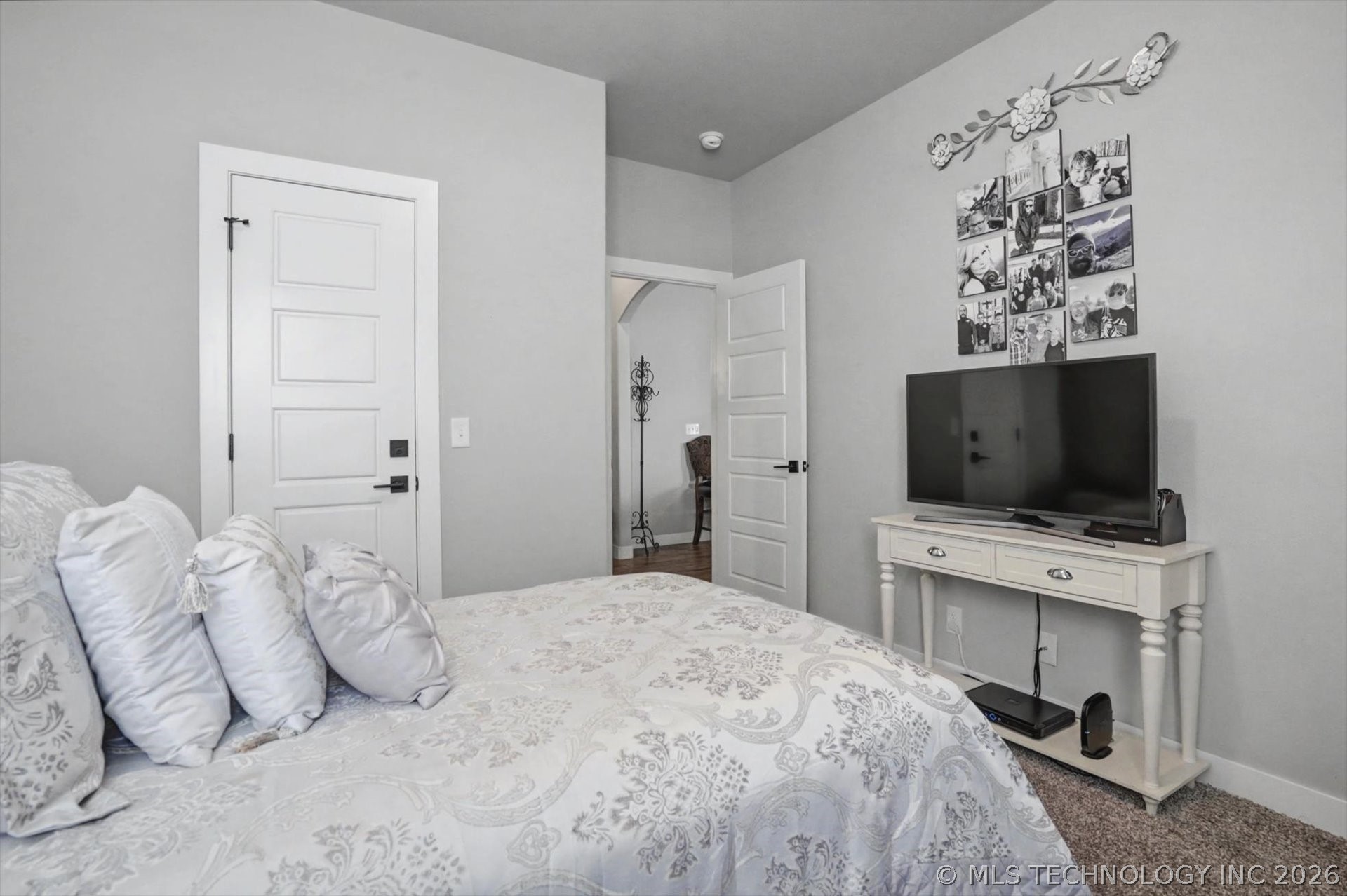 7407 S Walnut Avenue