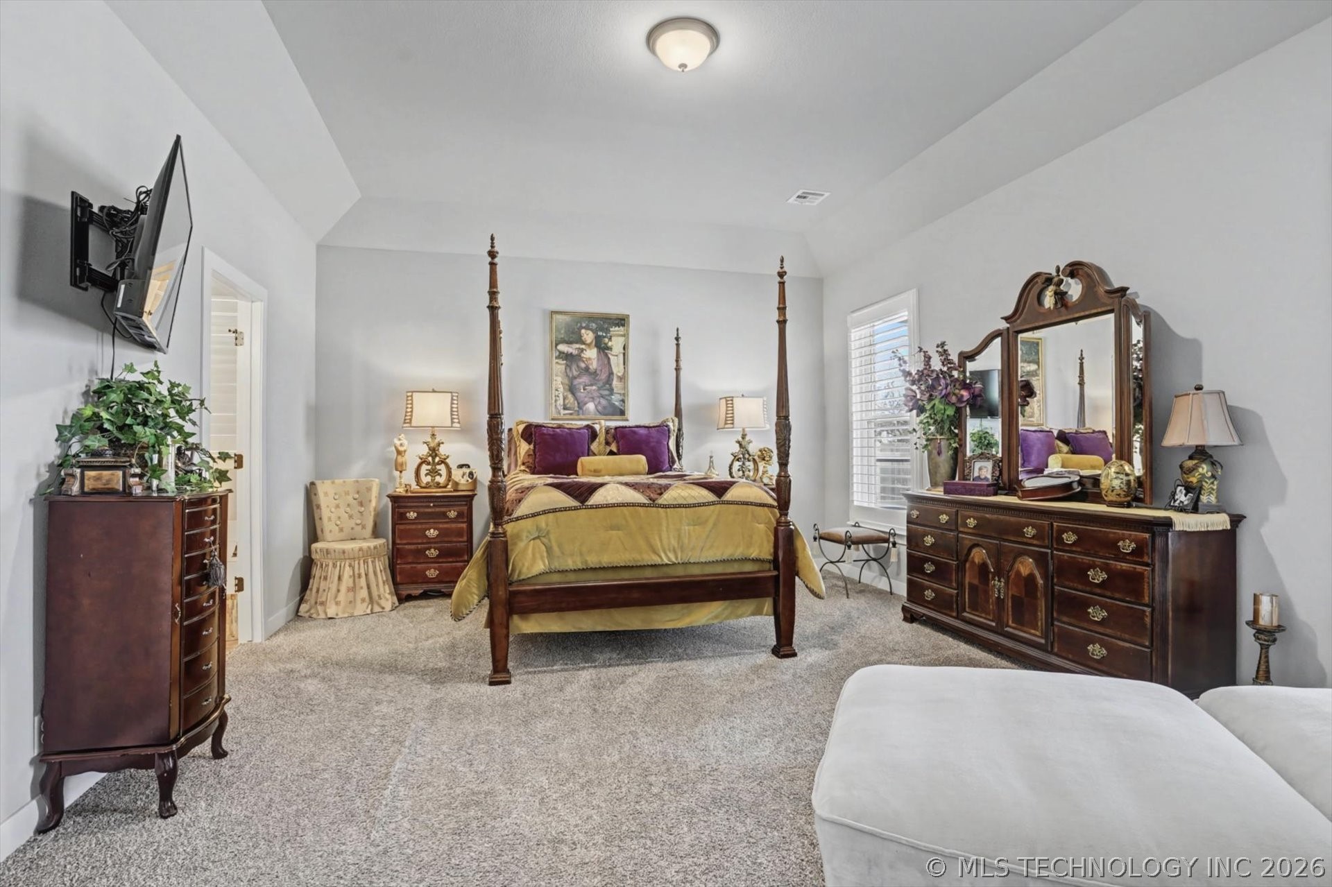 7407 S Walnut Avenue