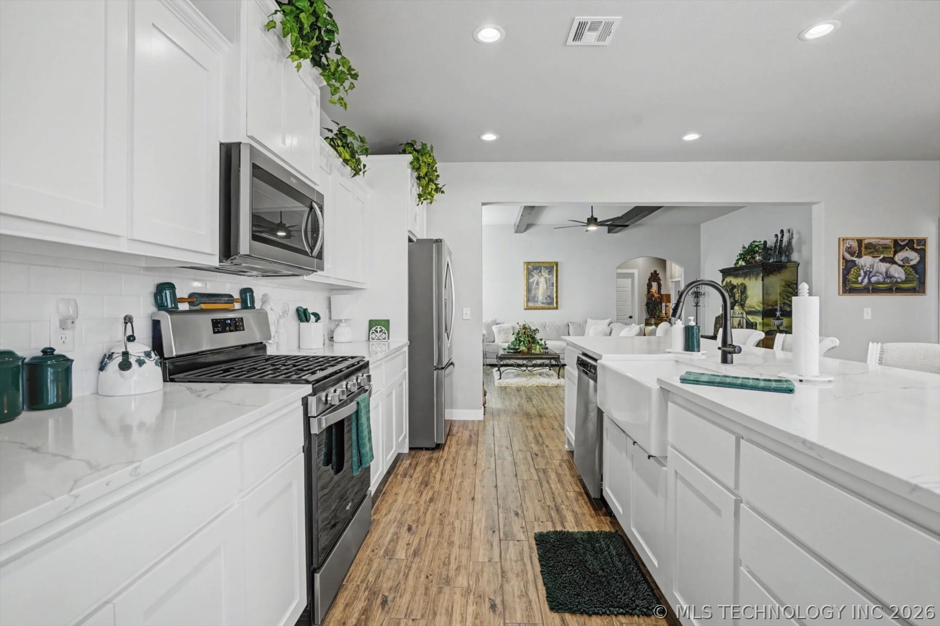 7407 S Walnut Avenue