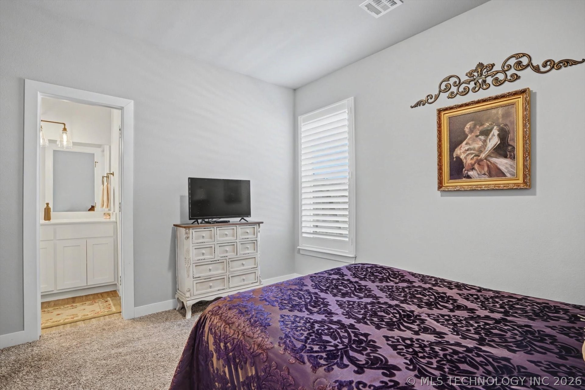 7407 S Walnut Avenue