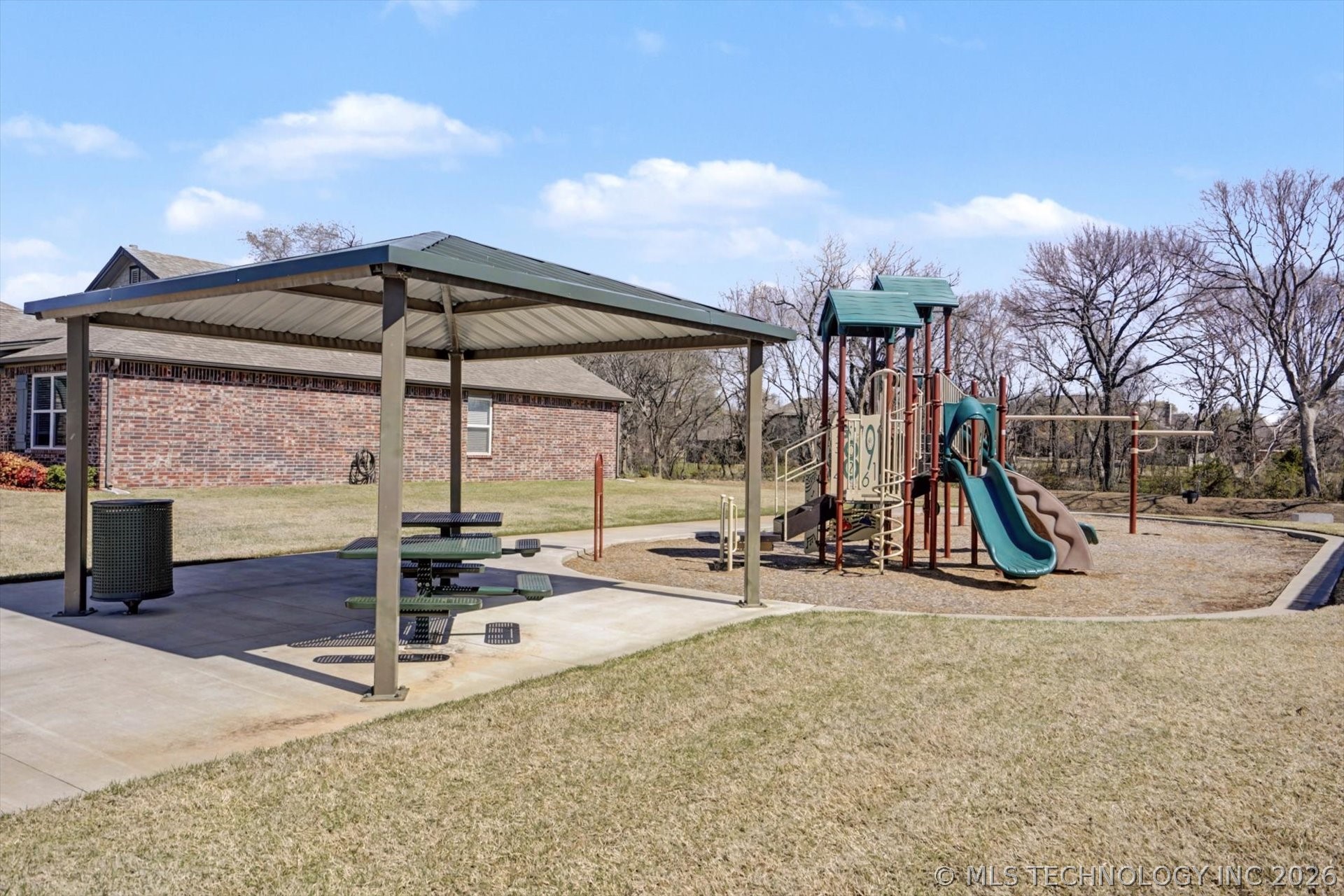 7407 S Walnut Avenue