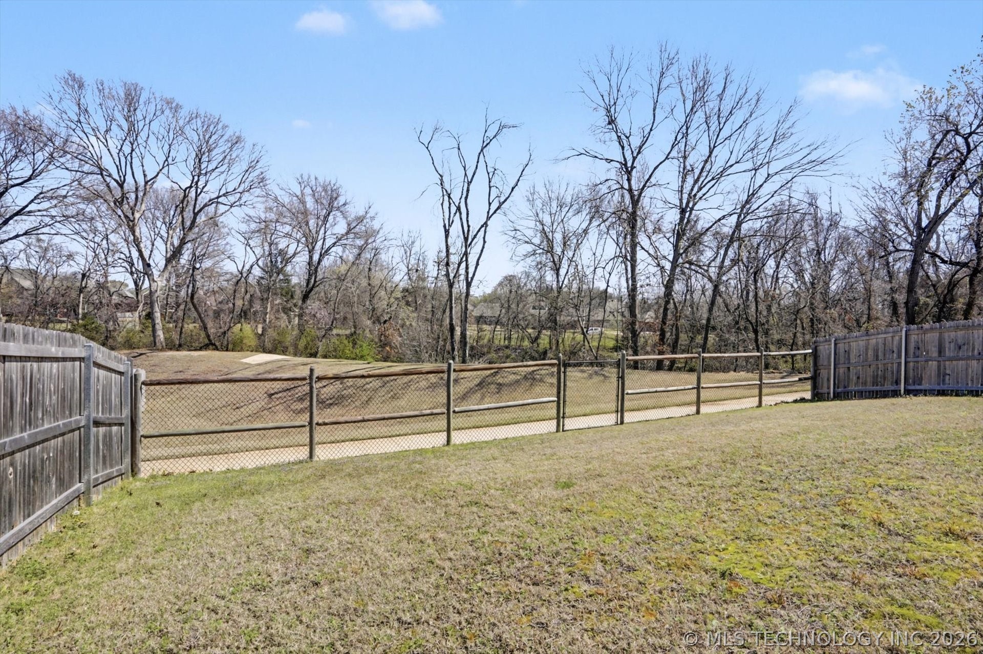 7407 S Walnut Avenue