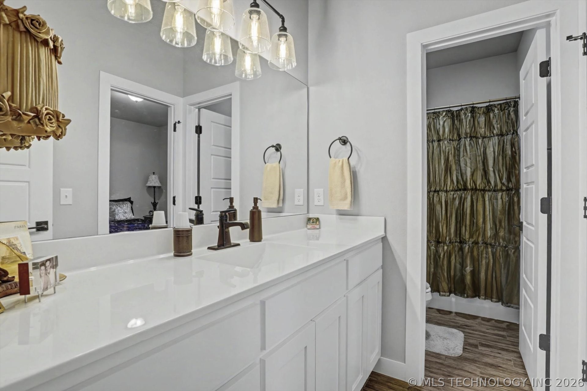 7407 S Walnut Avenue