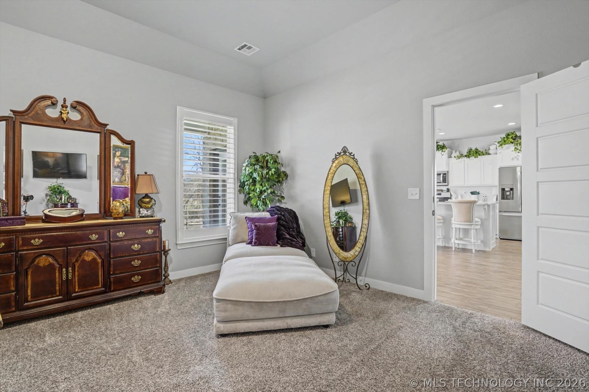 7407 S Walnut Avenue