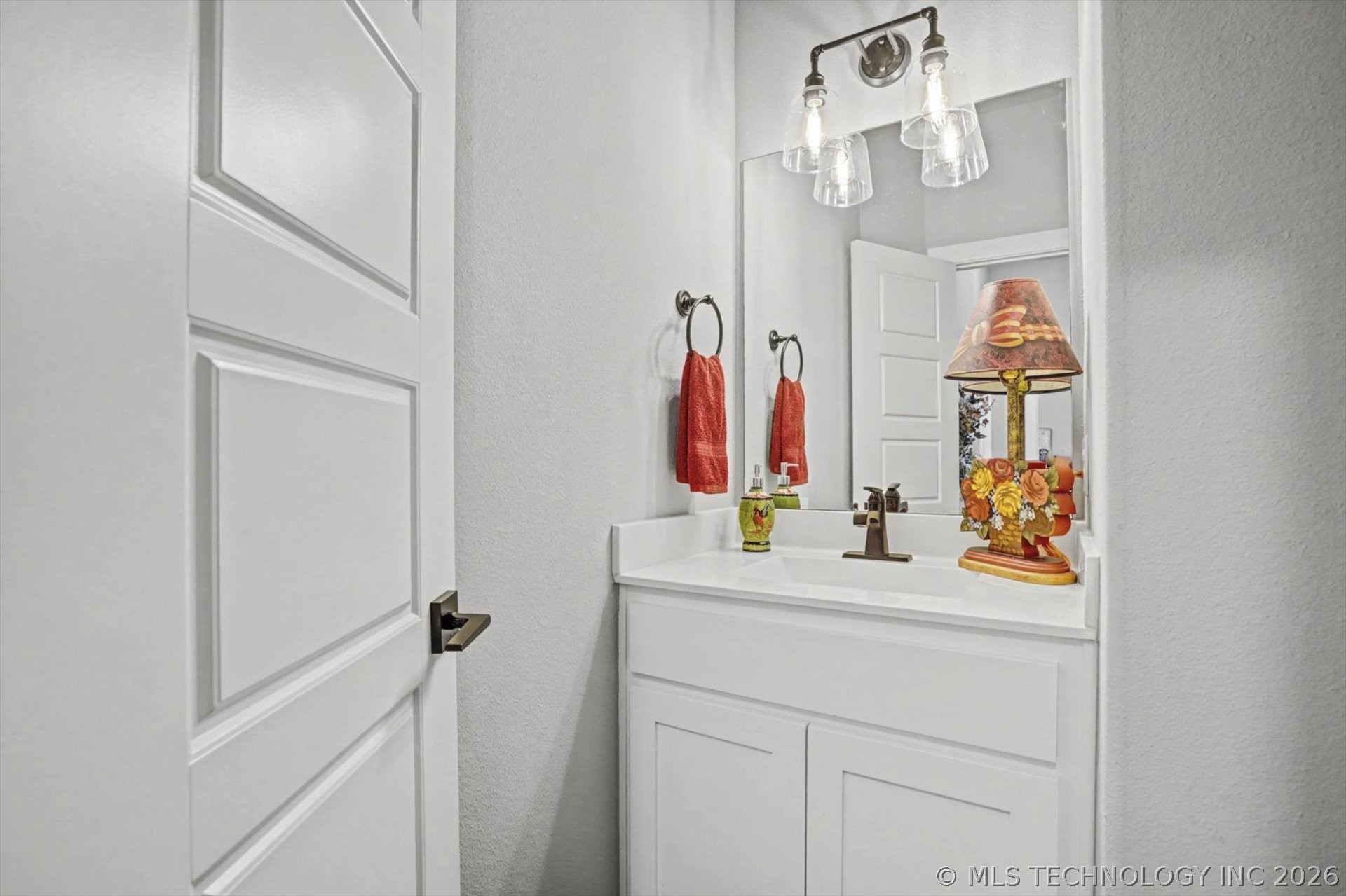 7407 S Walnut Avenue