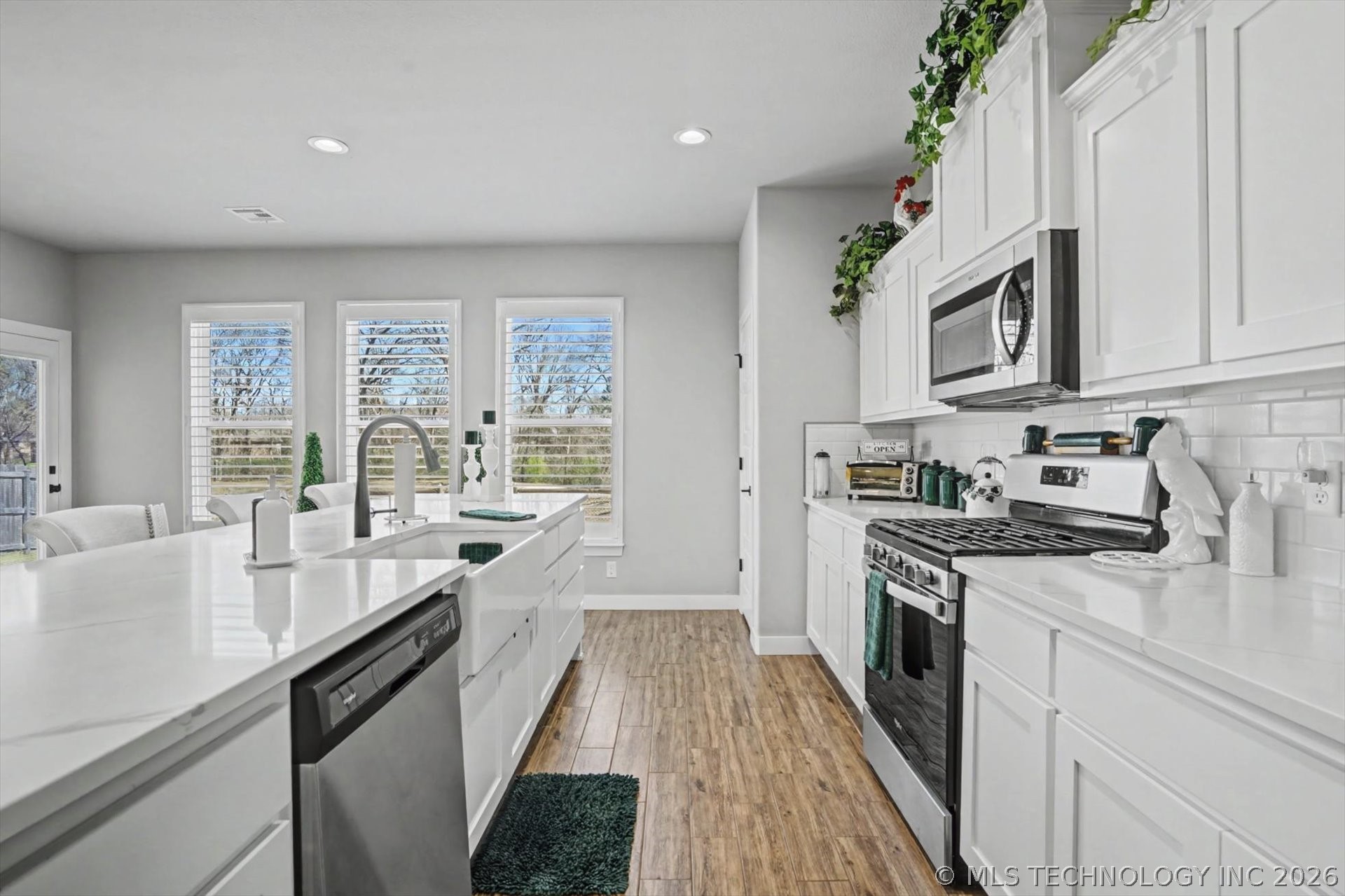 7407 S Walnut Avenue