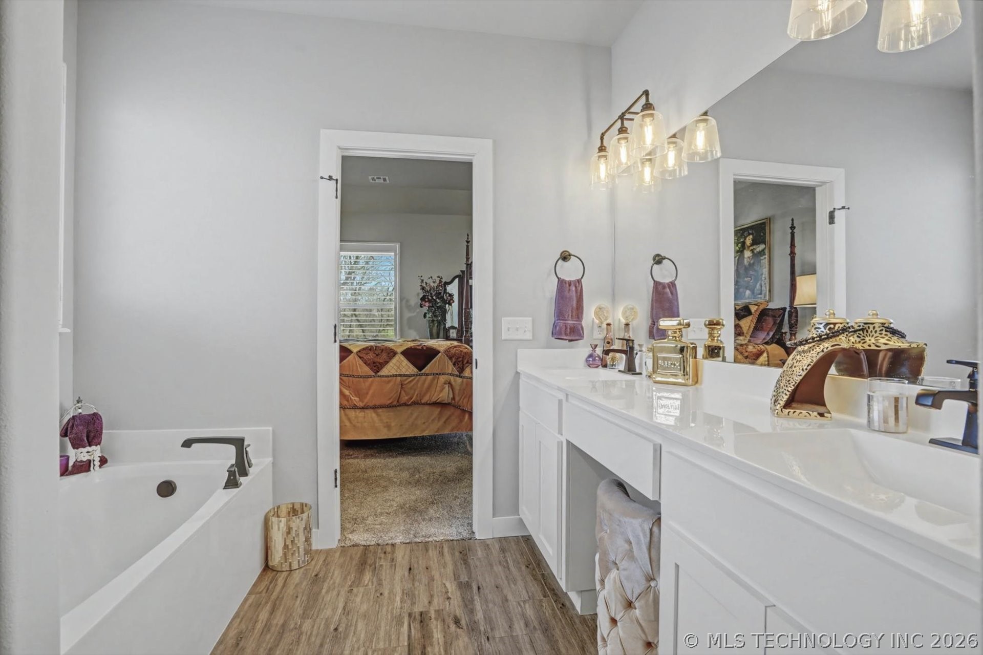 7407 S Walnut Avenue