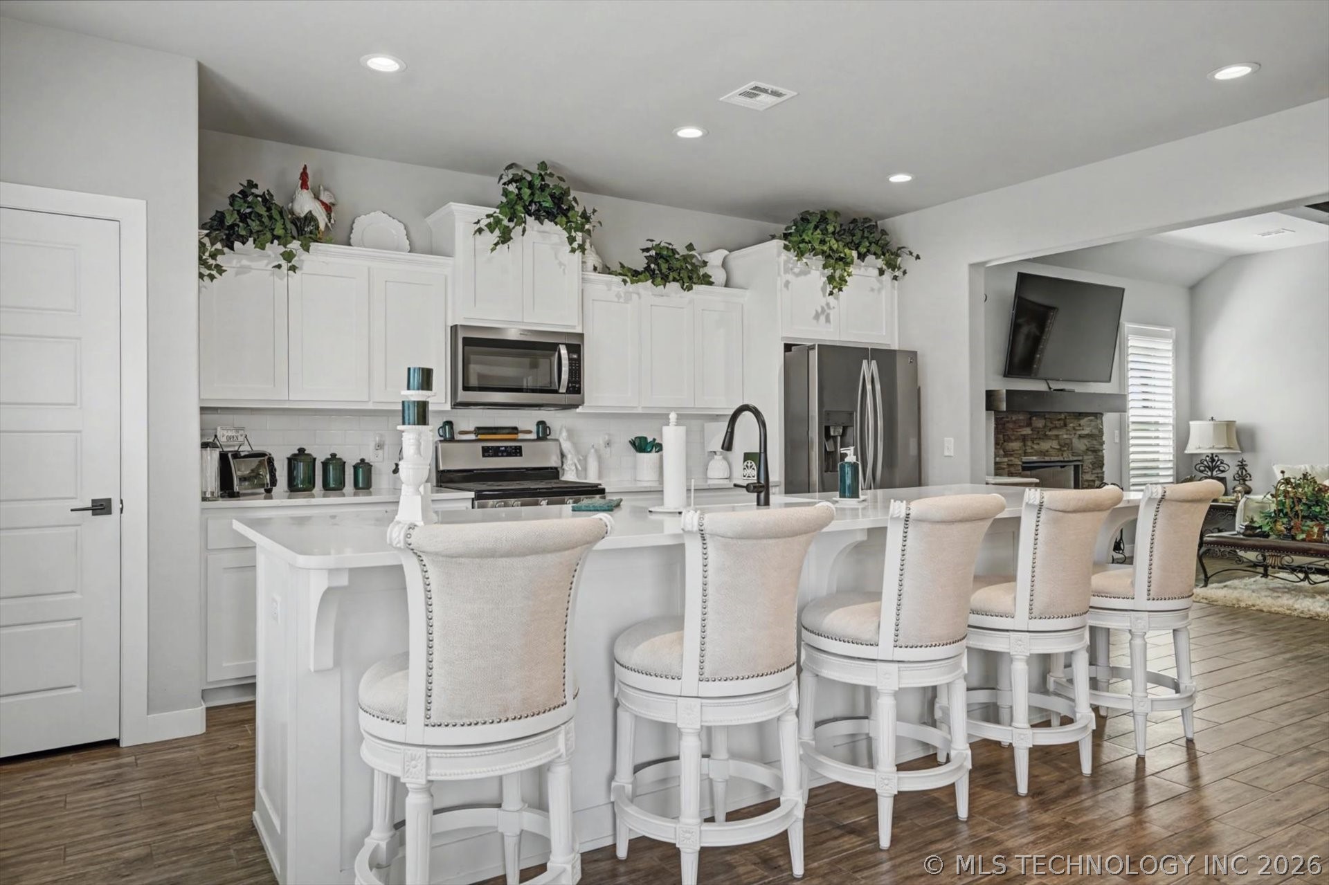 7407 S Walnut Avenue