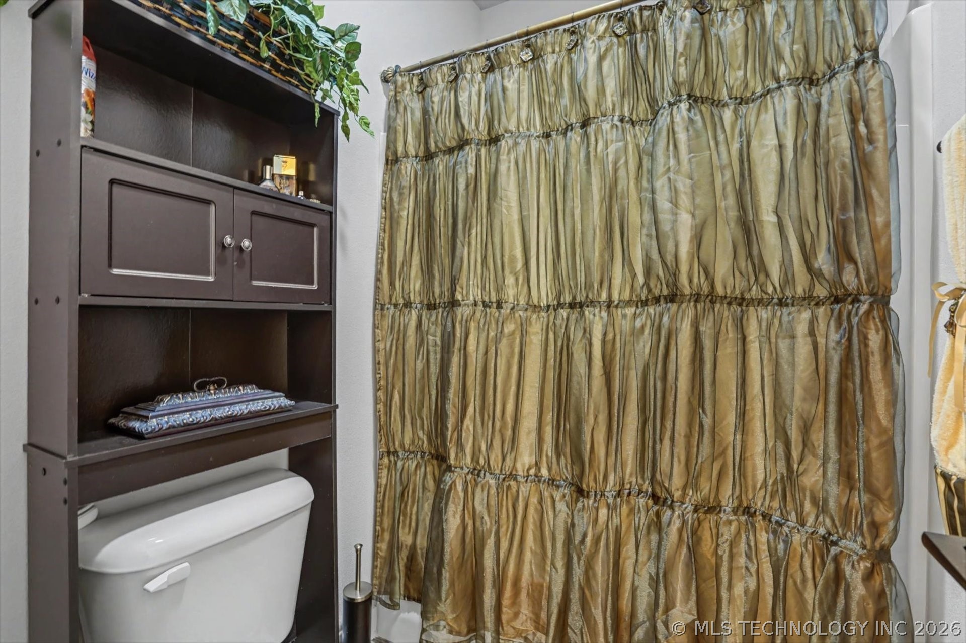 7407 S Walnut Avenue