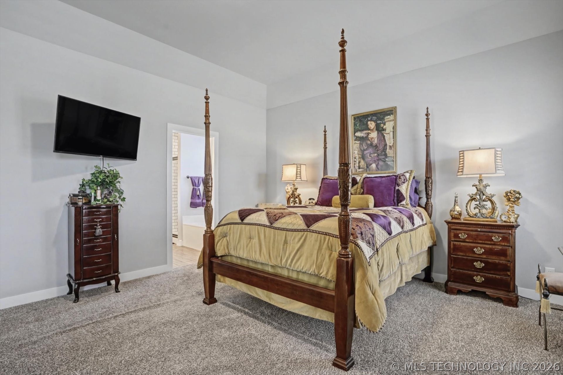 7407 S Walnut Avenue