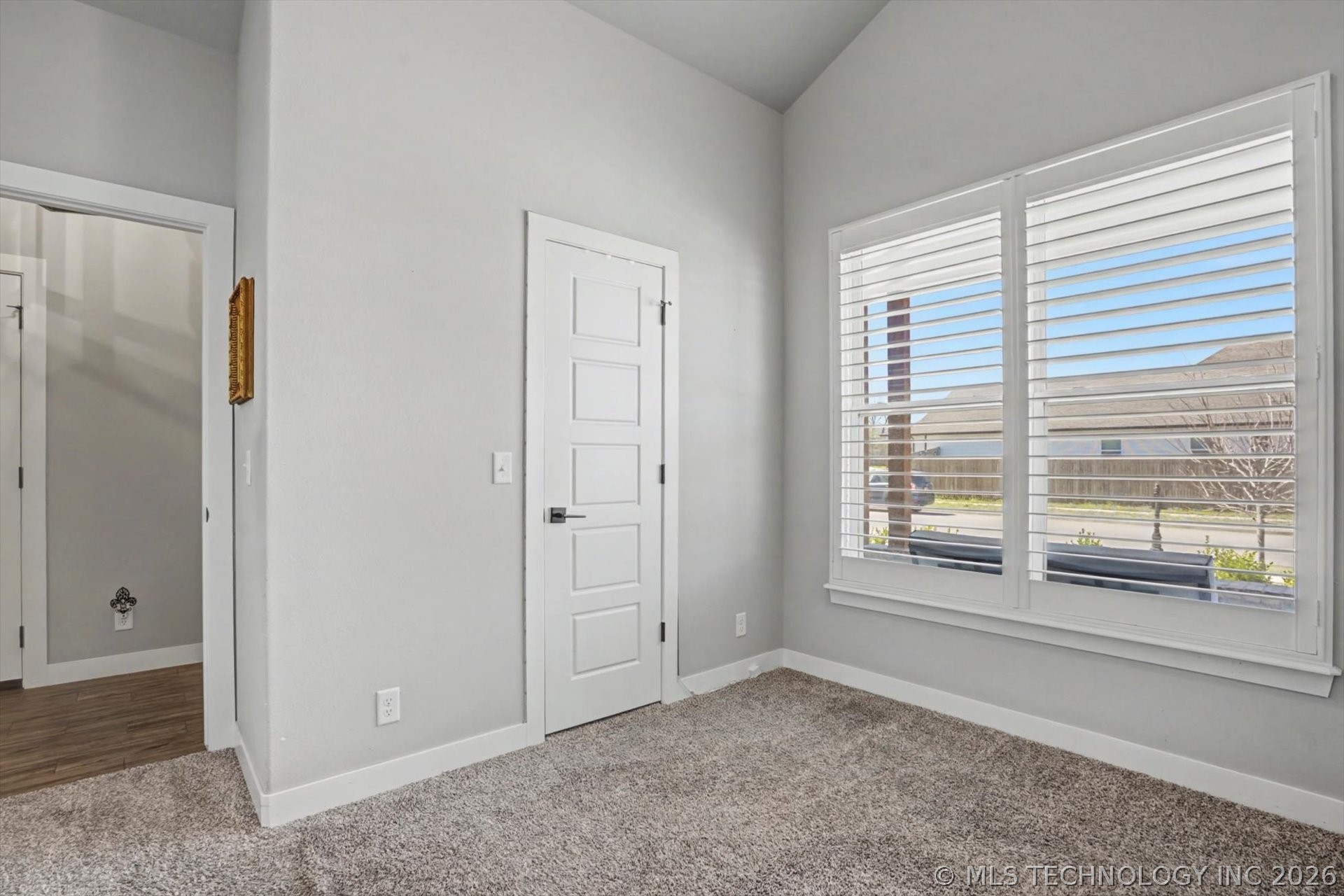 7407 S Walnut Avenue