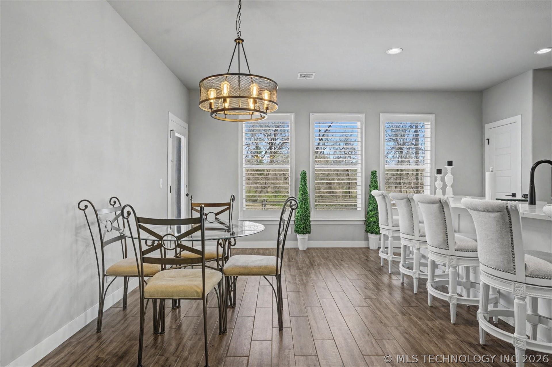 7407 S Walnut Avenue