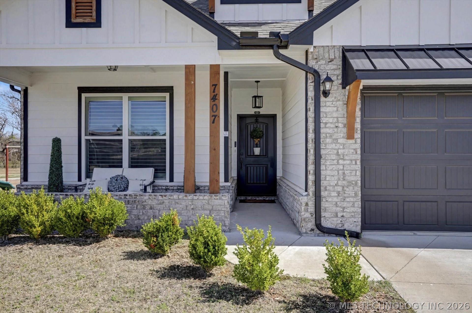 7407 S Walnut Avenue