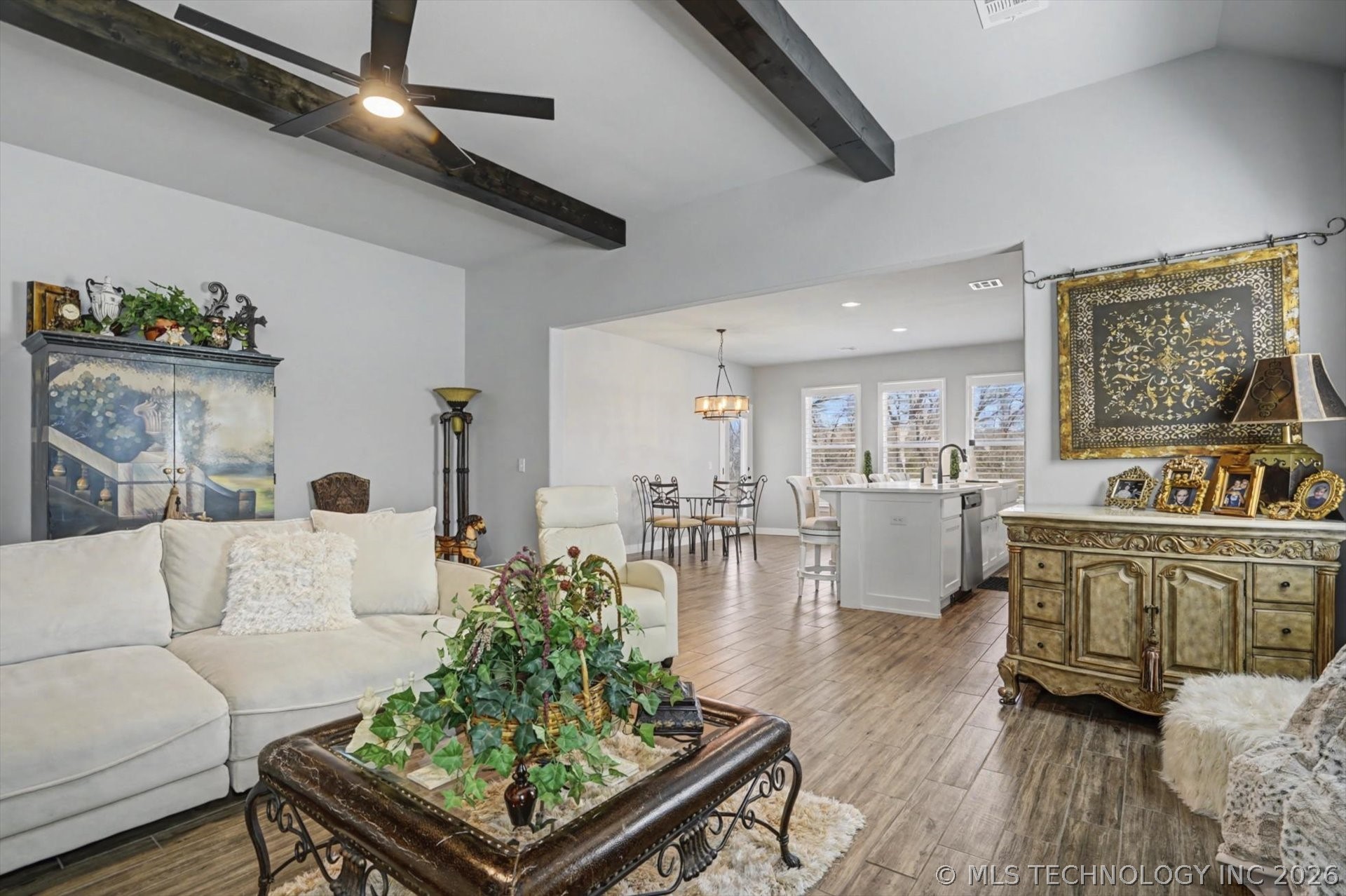 7407 S Walnut Avenue