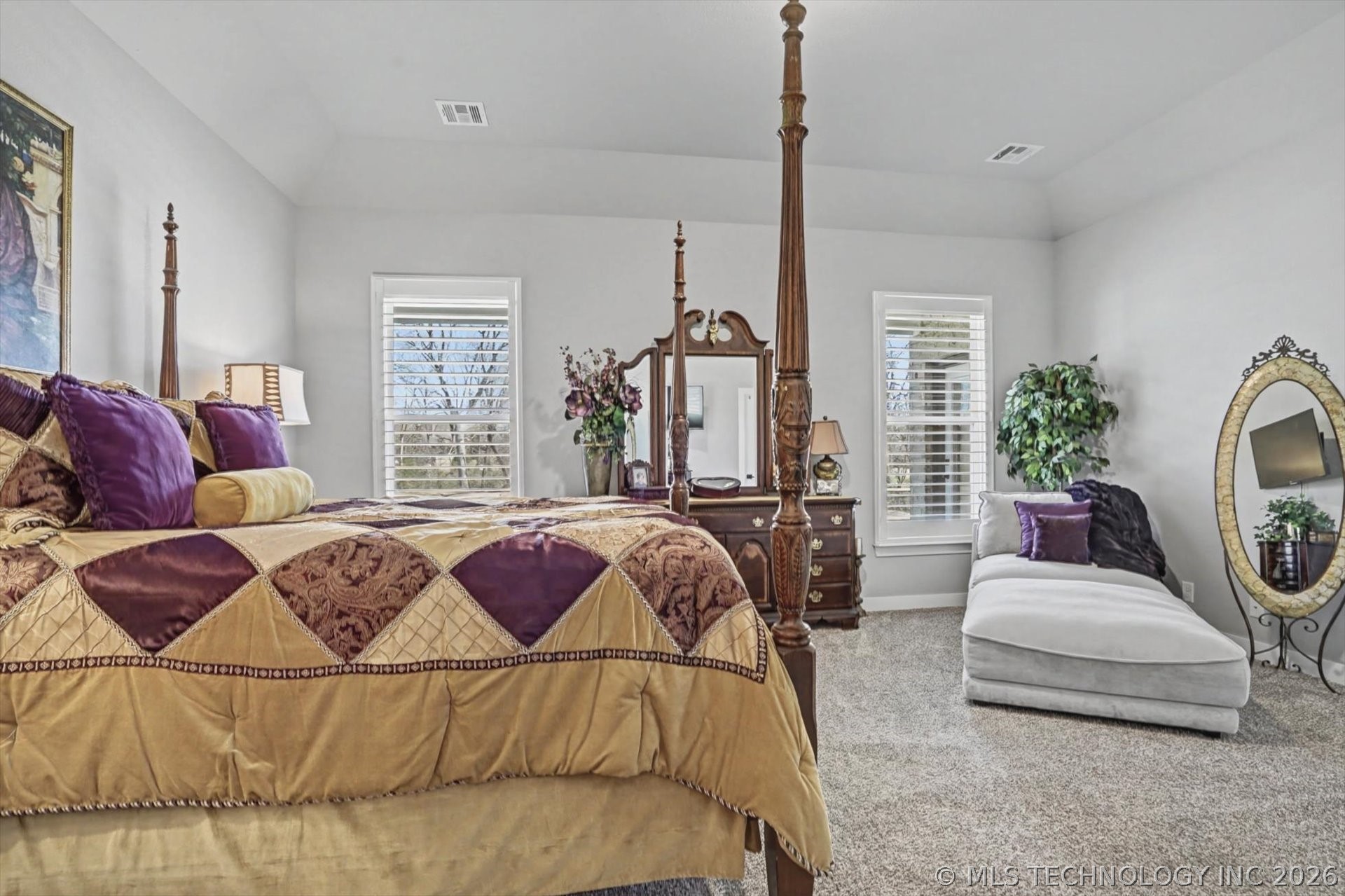 7407 S Walnut Avenue