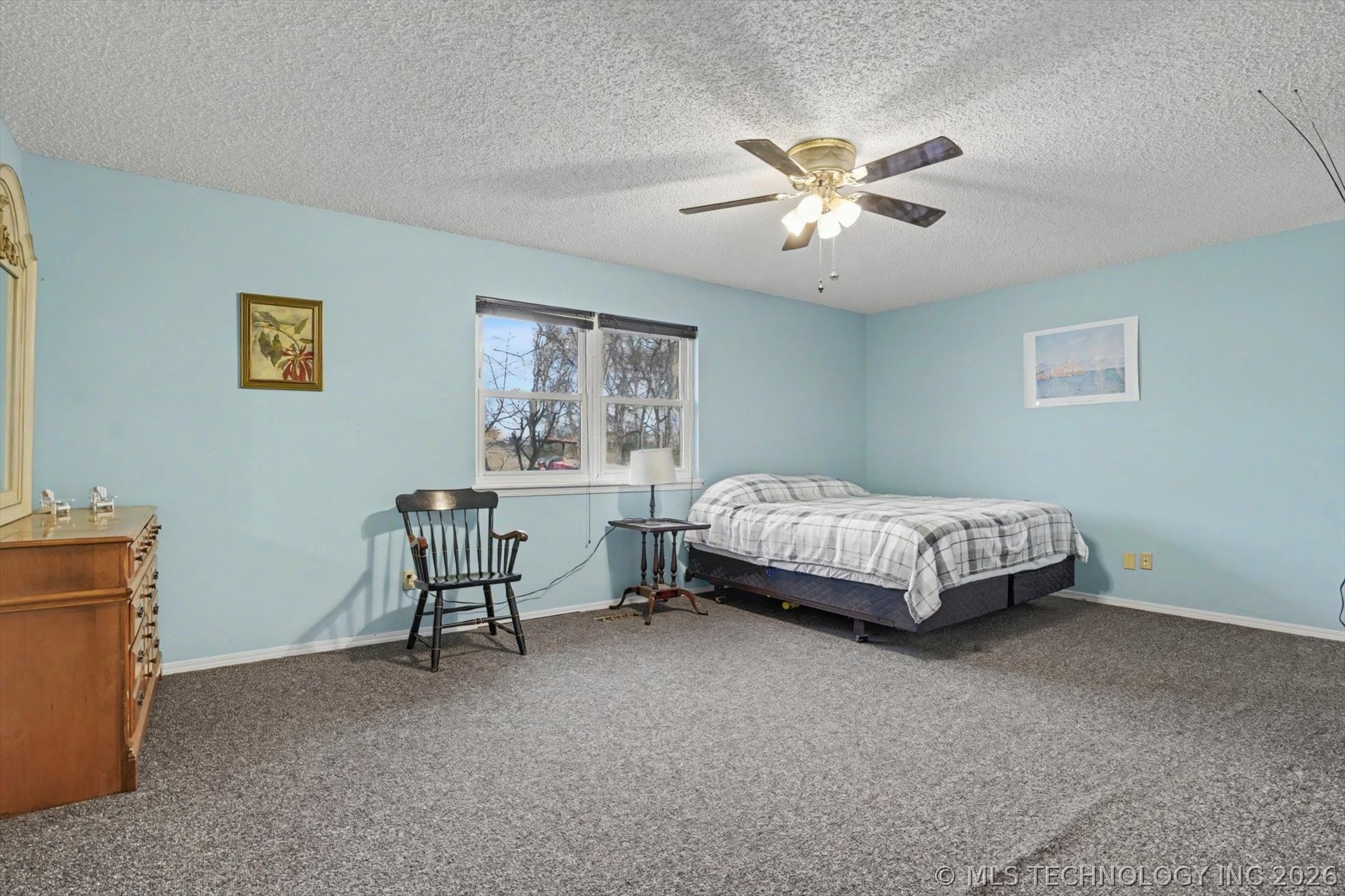 868 W Commercial Street